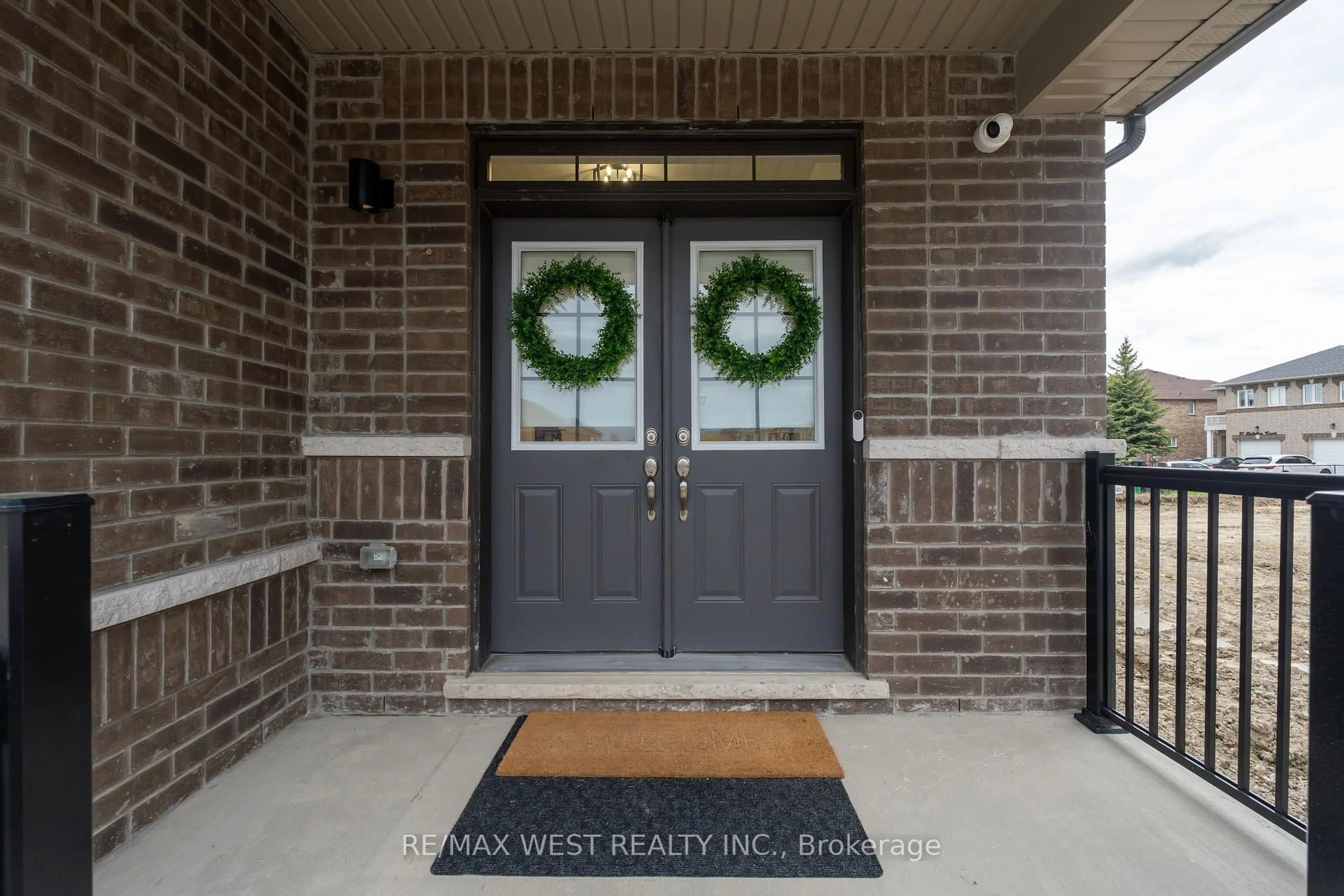 Indoor entryway for 24 Hanton Cres, Caledon Ontario L7E 2M3