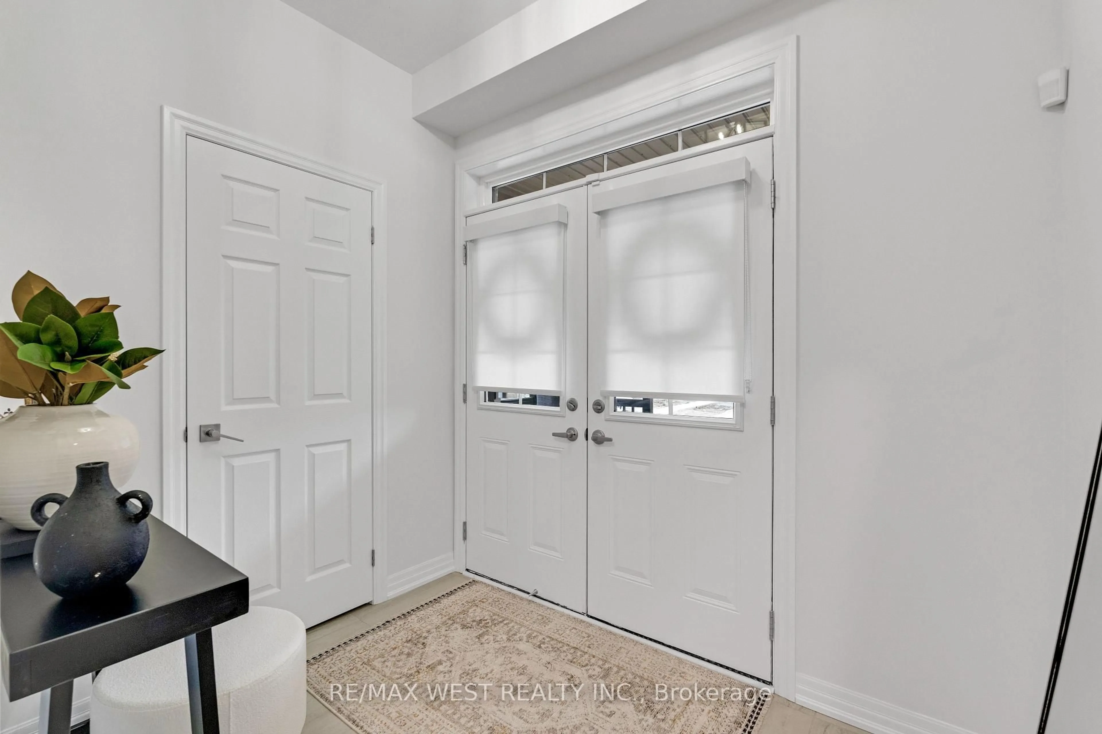 Indoor entryway for 24 Hanton Cres, Caledon Ontario L7E 2M3