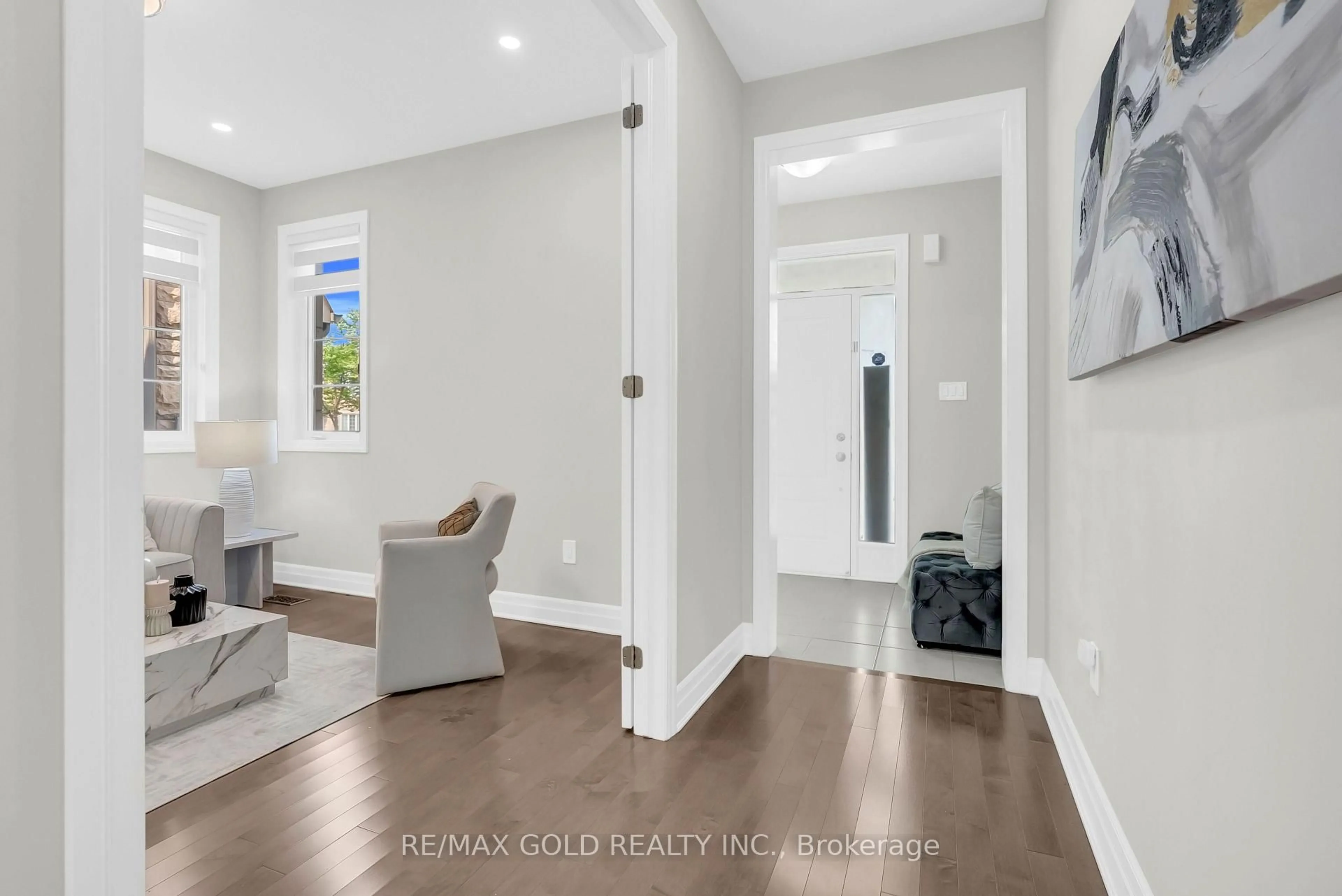 Indoor entryway for 1431 Whitney Terr, Milton Ontario L9E 0B7
