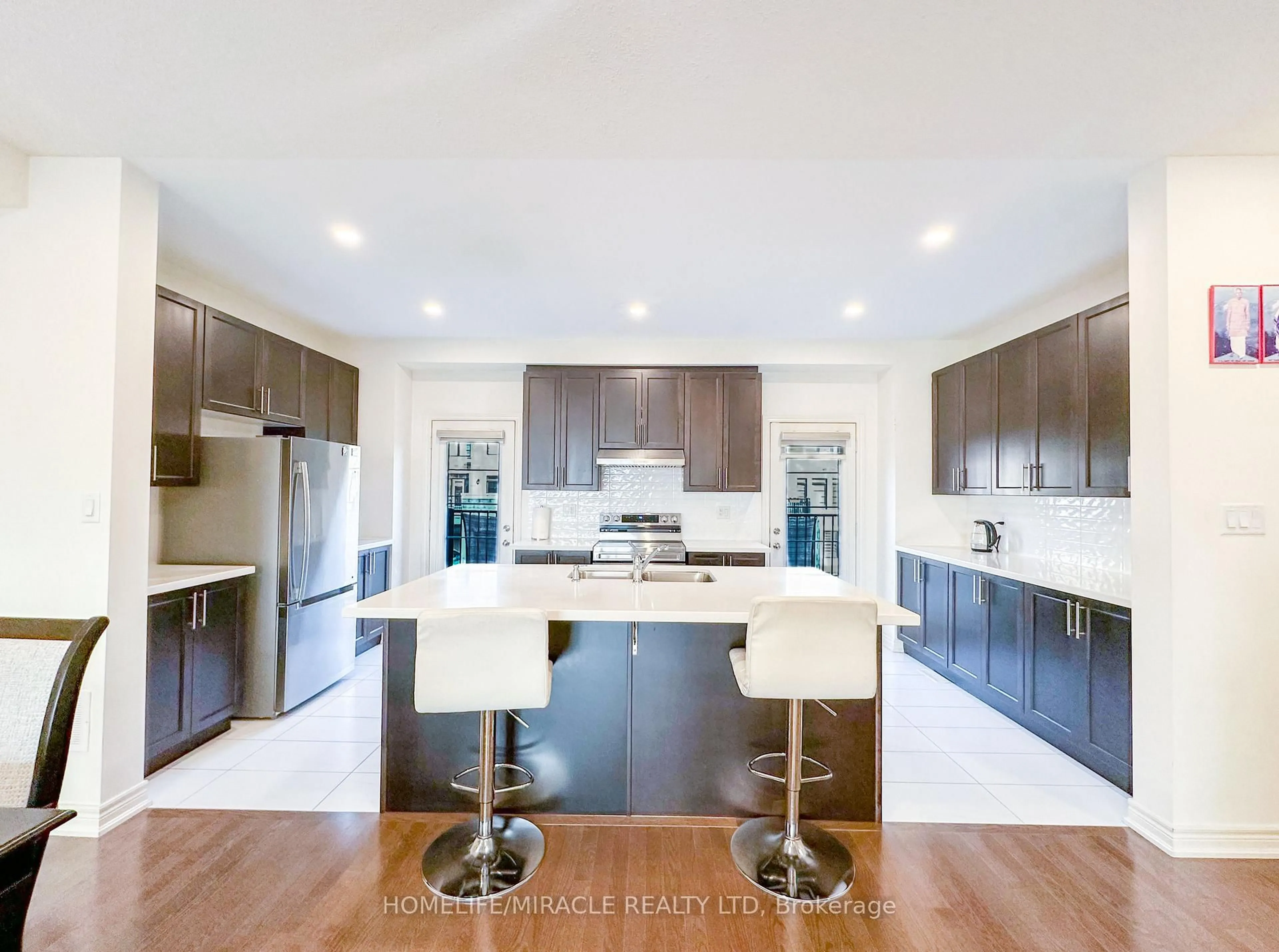 Contemporary kitchen, unknown for 58 Fruitvale Circ, Brampton Ontario L7A 5B8