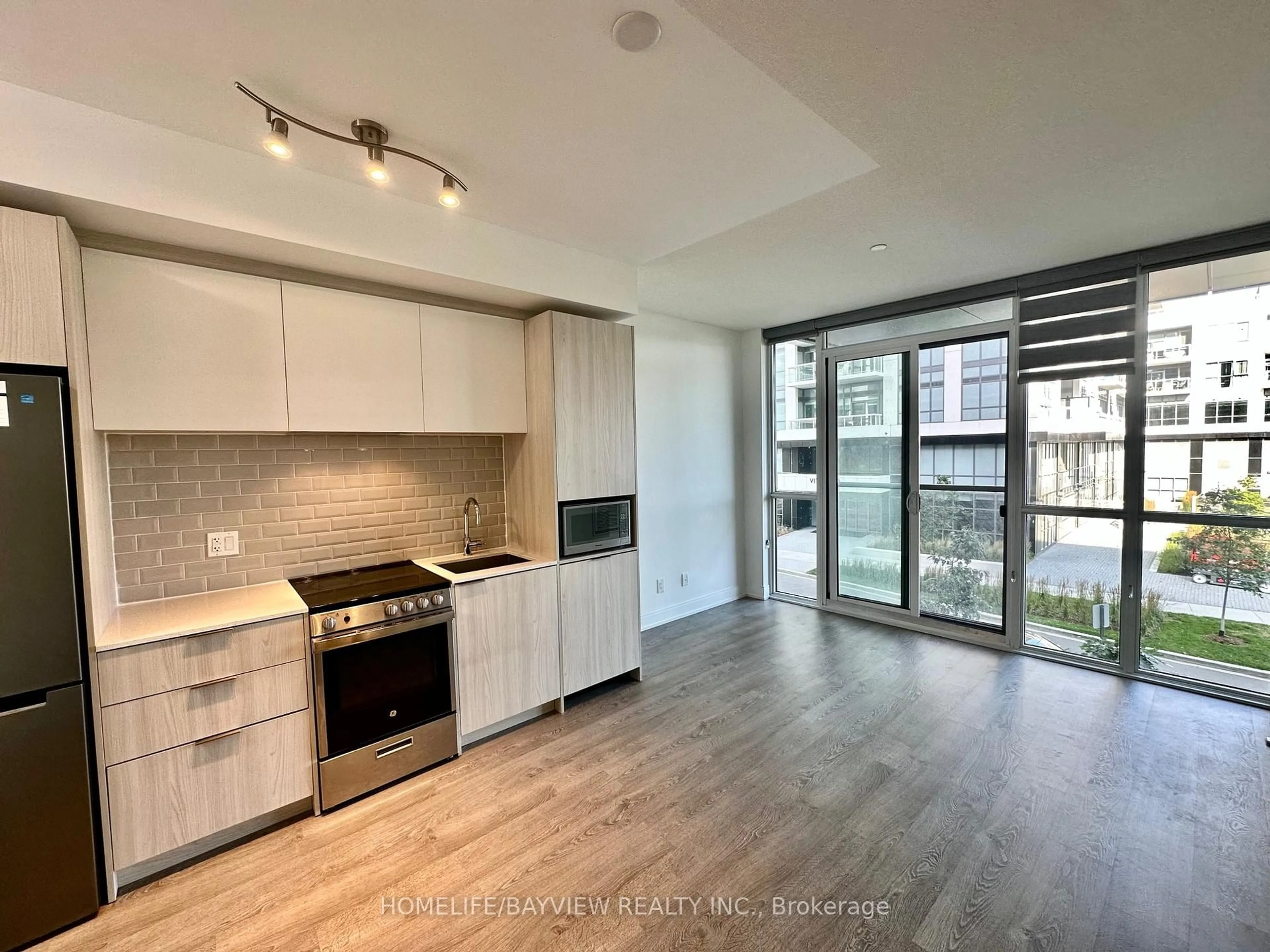 Open concept kitchen, unknown for 70 Annie Craig Dr #MZ 01, Toronto Ontario M8V 0G2