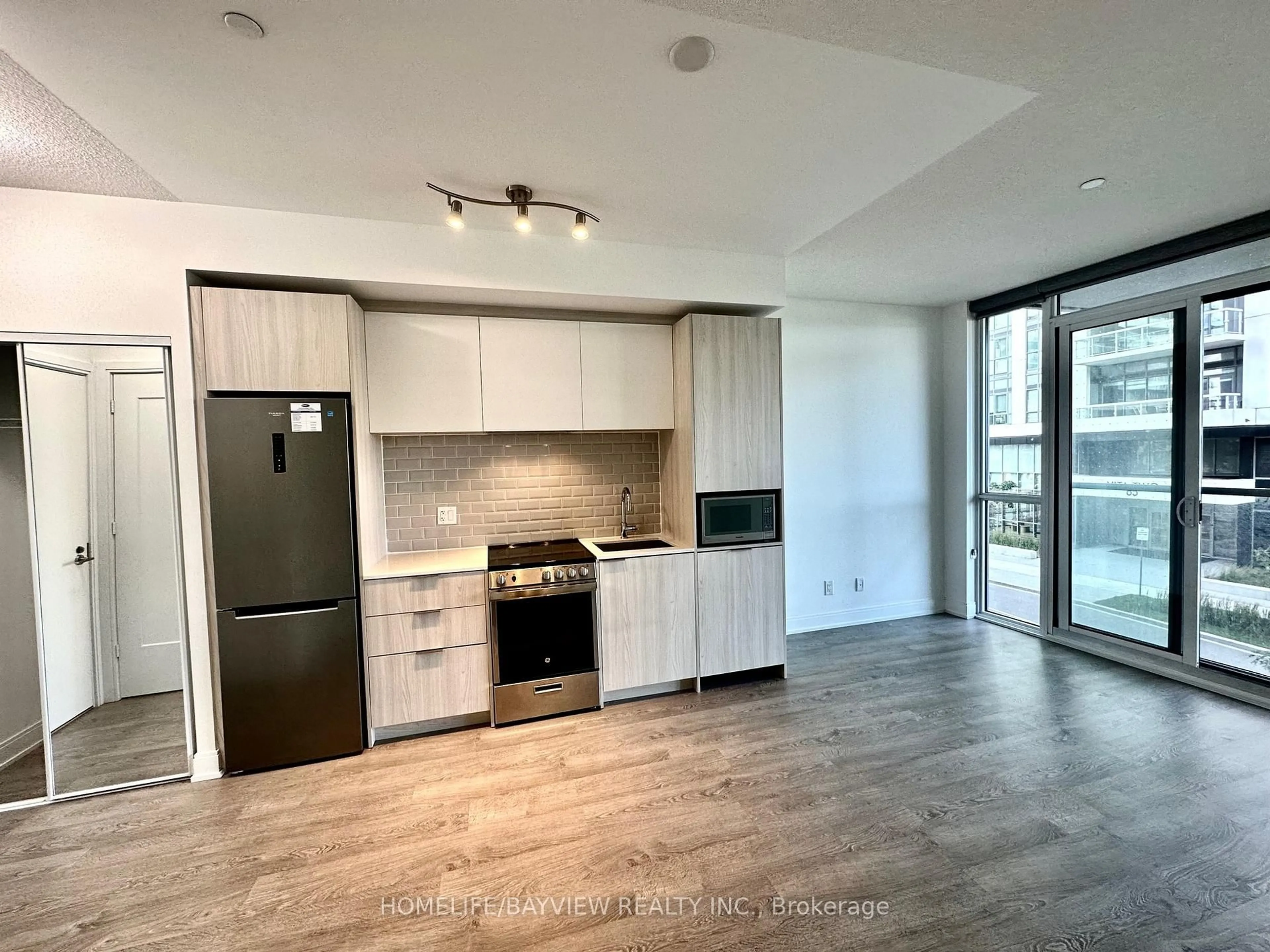 Open concept kitchen, unknown for 70 Annie Craig Dr #MZ 01, Toronto Ontario M8V 0G2