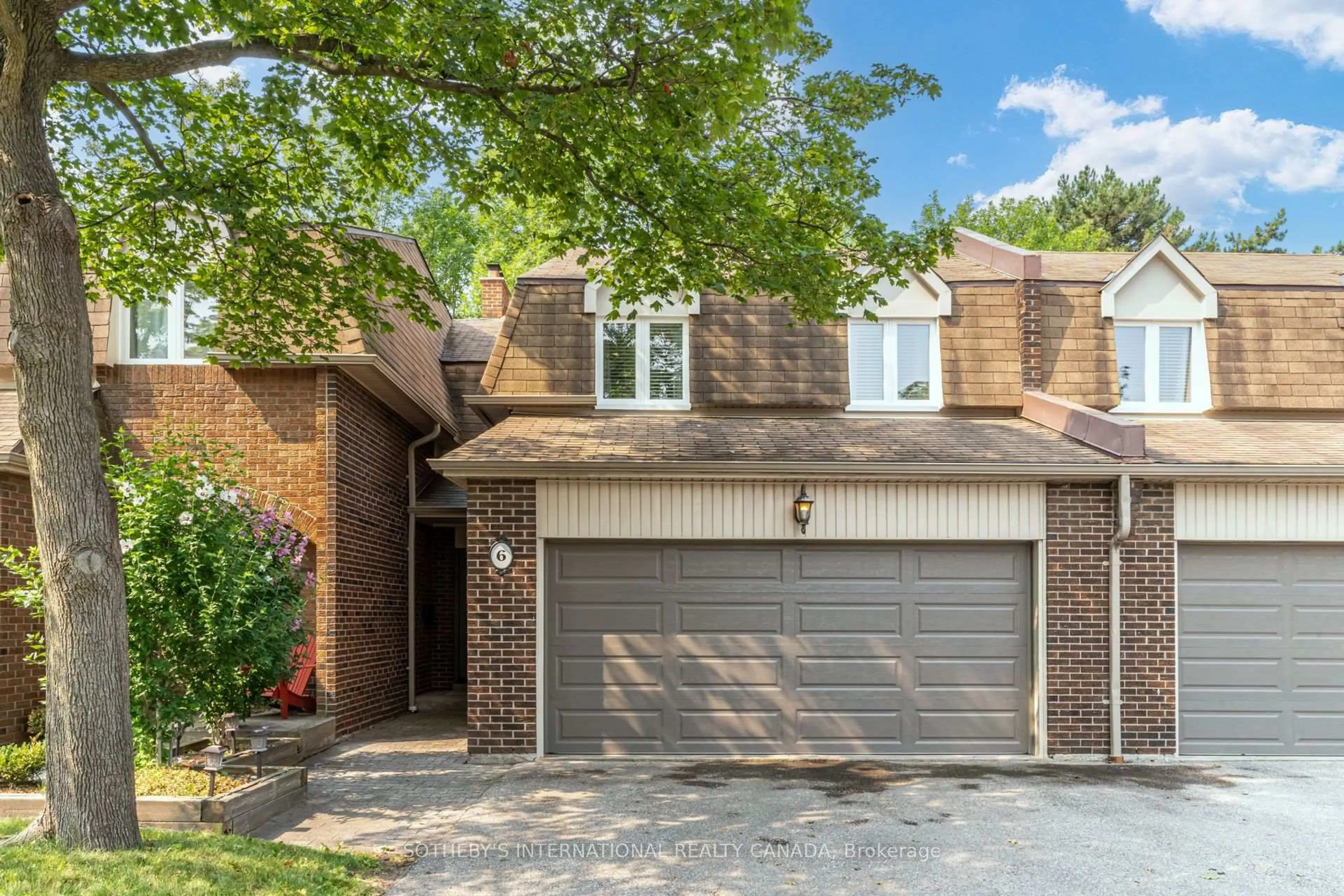 Home with brick exterior material, street for 150 South Service Rd #6, Mississauga Ontario L5G 2R9