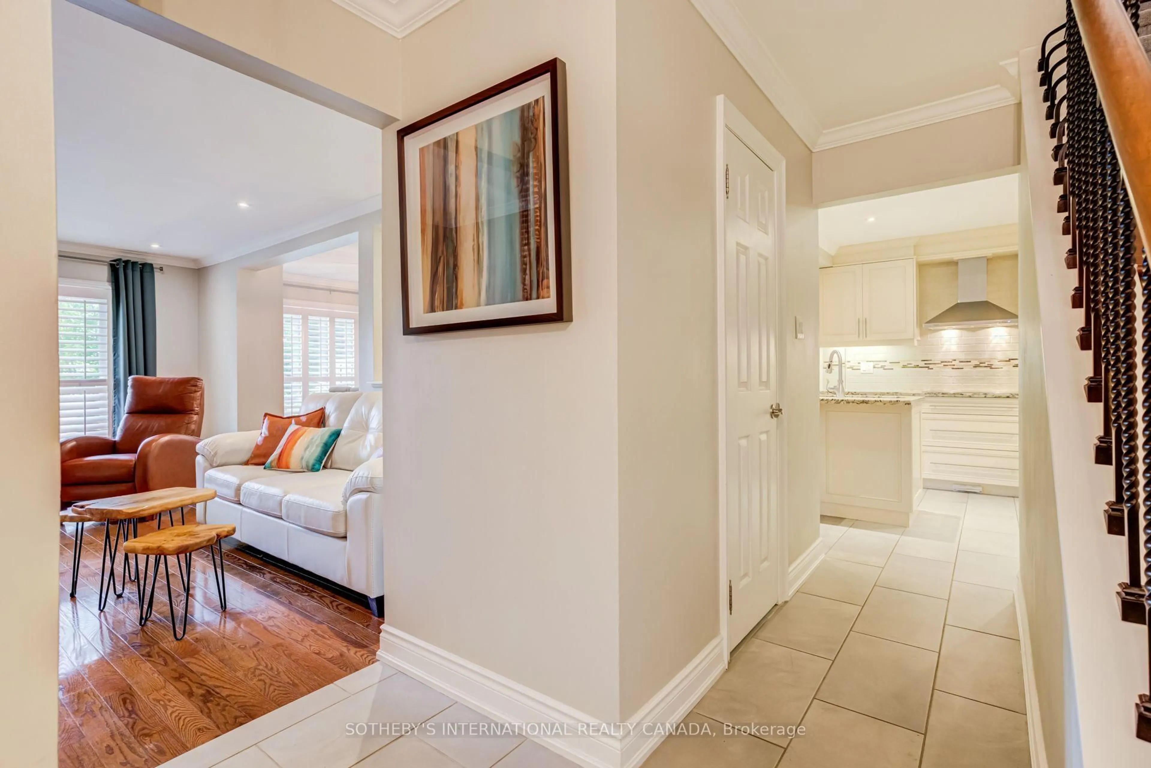 Indoor entryway for 150 South Service Rd #6, Mississauga Ontario L5G 2R9