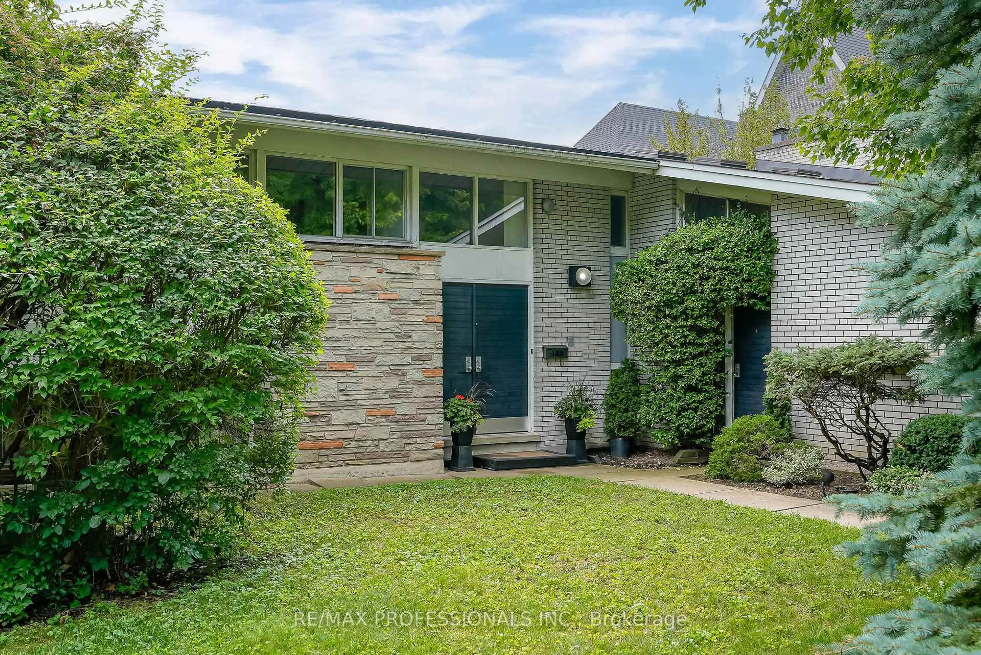 Home with brick exterior material, street for 189 Edenbridge Dr, Toronto Ontario M9A 3G7