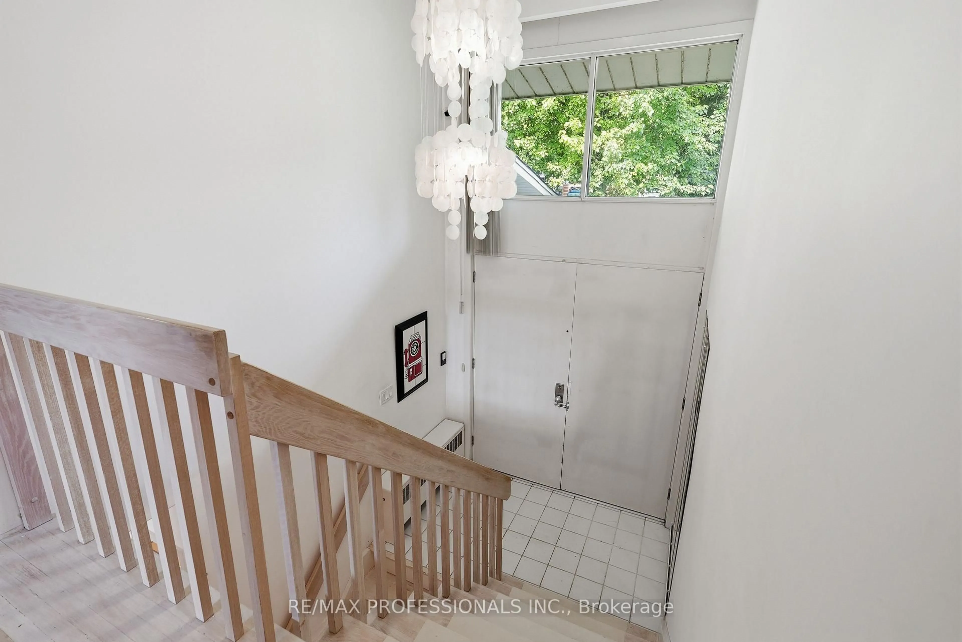 Indoor foyer for 189 Edenbridge Dr, Toronto Ontario M9A 3G7