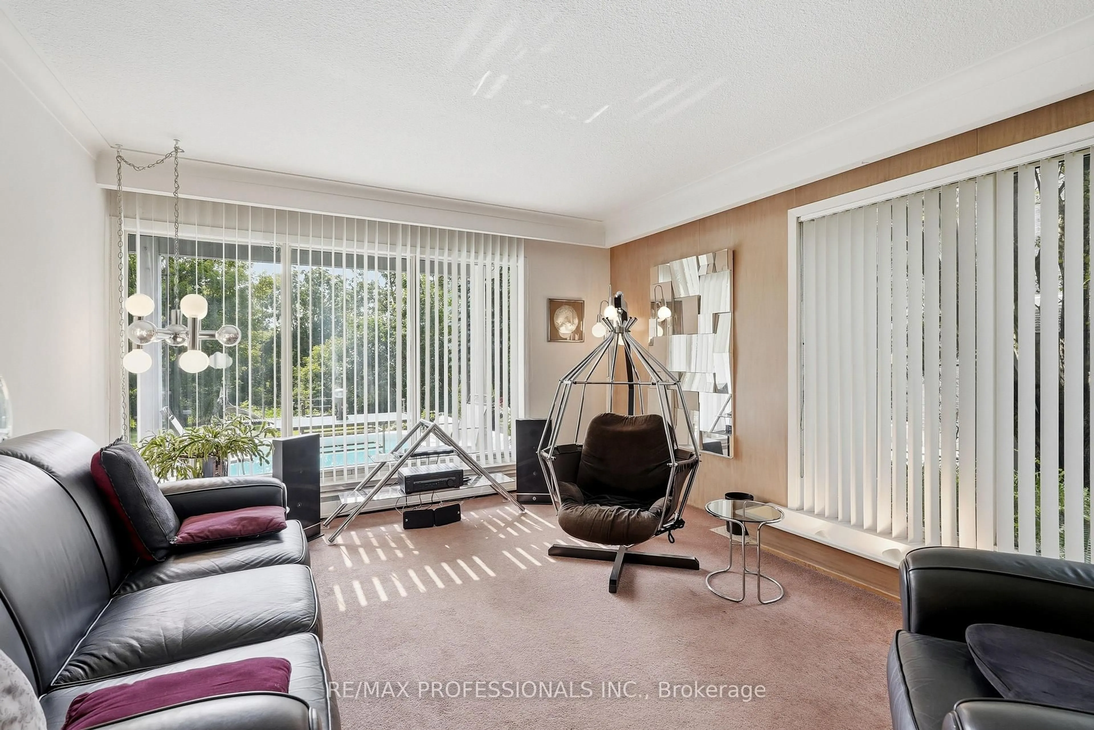 Living room with furniture, unknown for 189 Edenbridge Dr, Toronto Ontario M9A 3G7