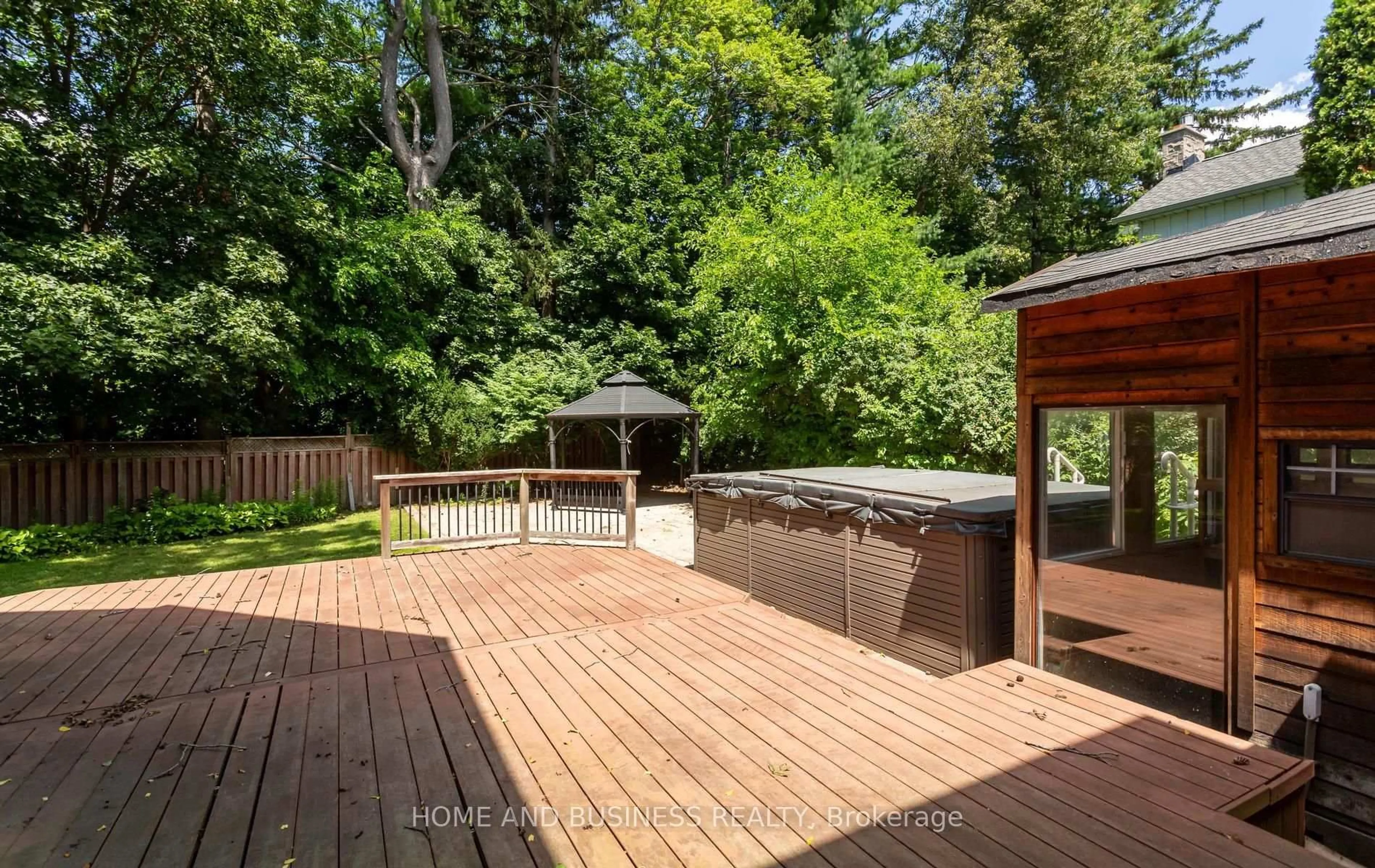 Patio, forest/trees view for 1755 Birchwood Dr, Mississauga Ontario L5J 1T7
