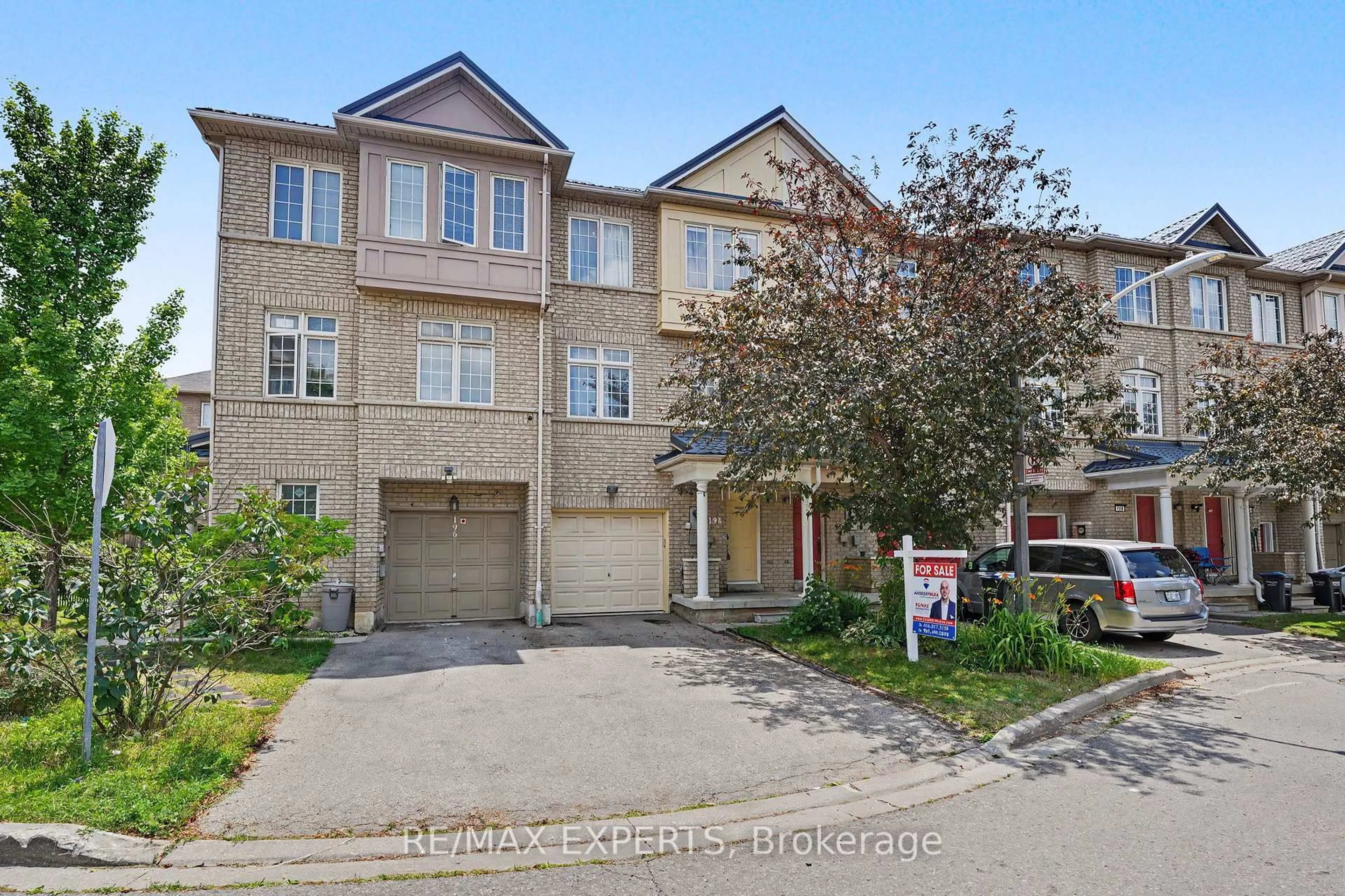 A pic from outside/outdoor area/front of a property/back of a property/a pic from drone, street for 7035 Rexwood Rd #194, Mississauga Ontario L4T 4M6
