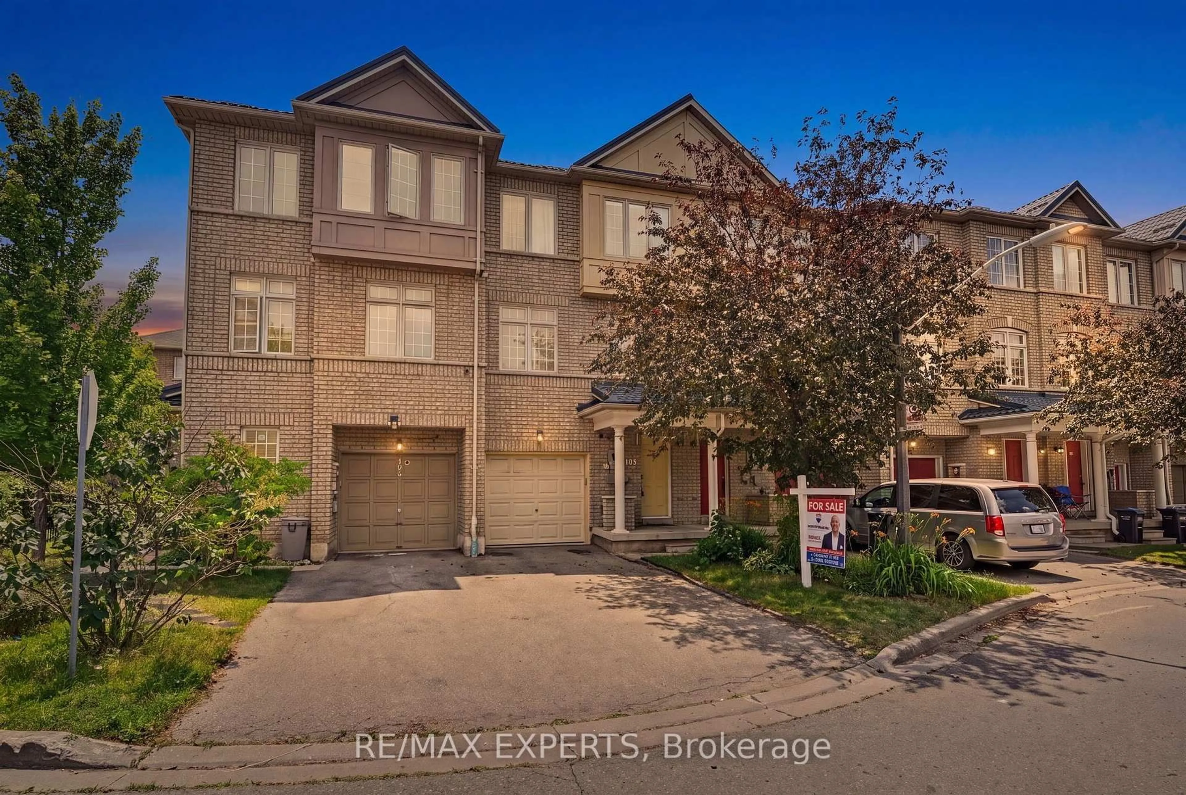 Home with brick exterior material, street for 7035 Rexwood Rd #194, Mississauga Ontario L4T 4M6