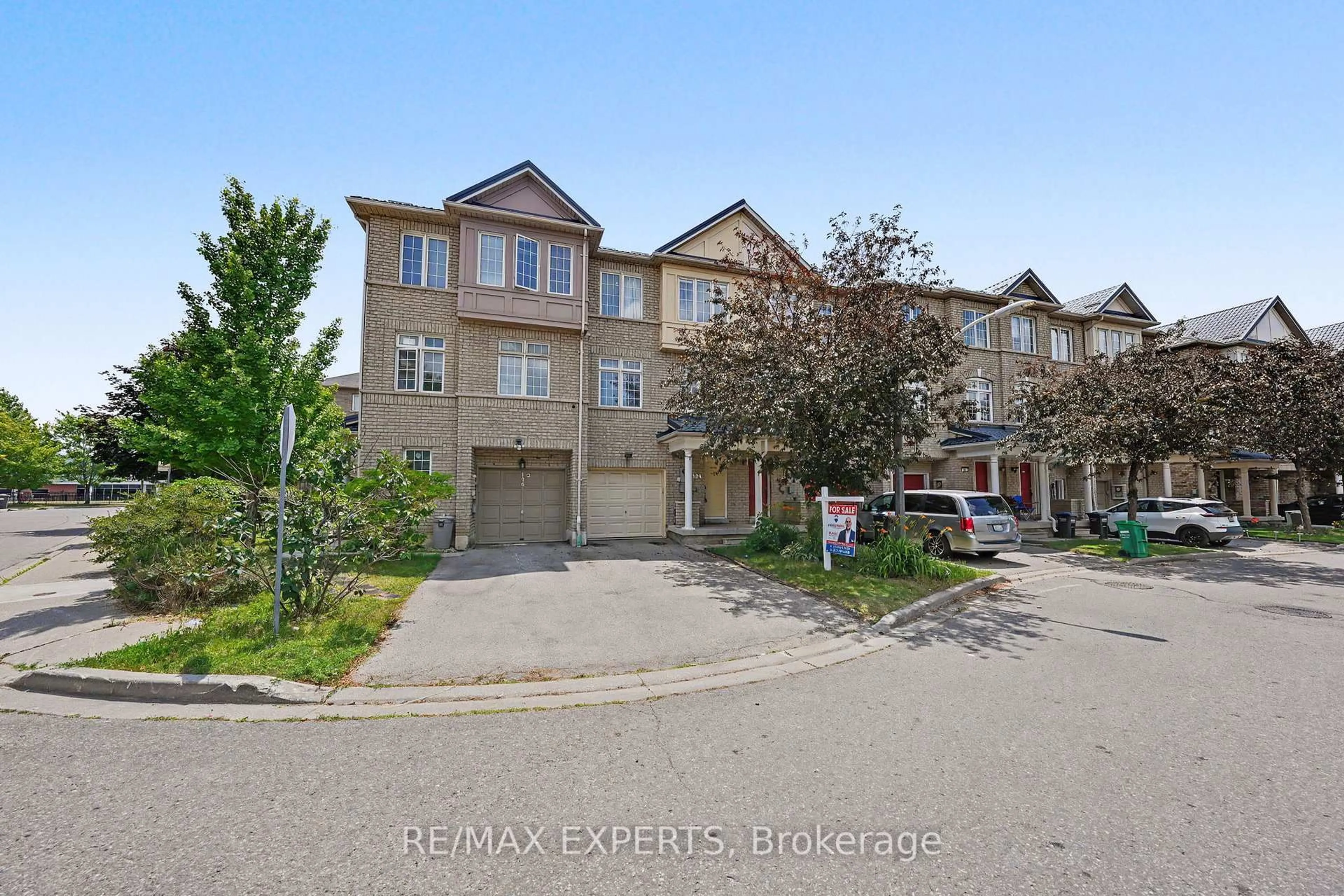 A pic from outside/outdoor area/front of a property/back of a property/a pic from drone, street for 7035 Rexwood Rd #194, Mississauga Ontario L4T 4M6