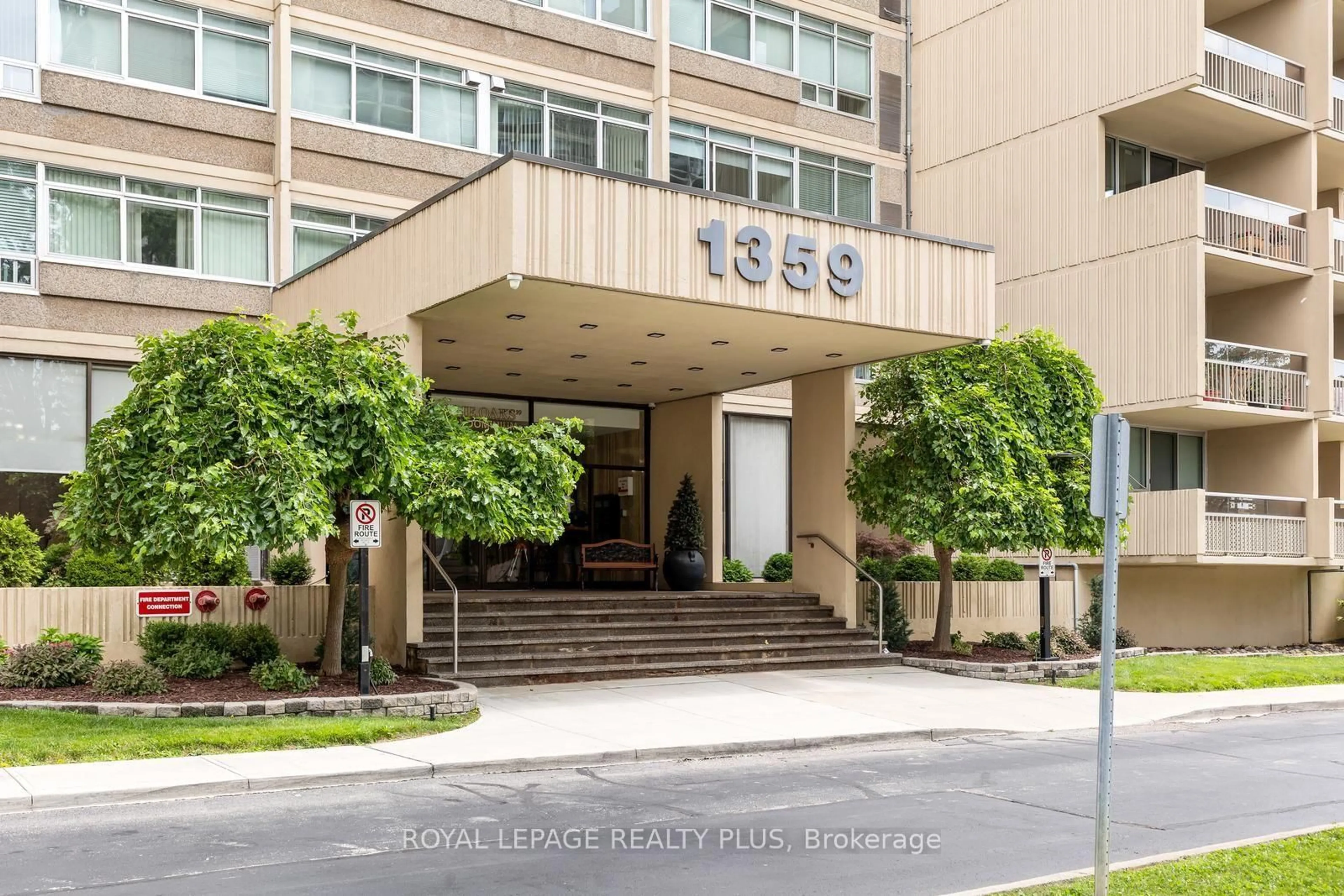 Indoor foyer for 1359 White Oaks Blvd #1206, Oakville Ontario L6H 2R8