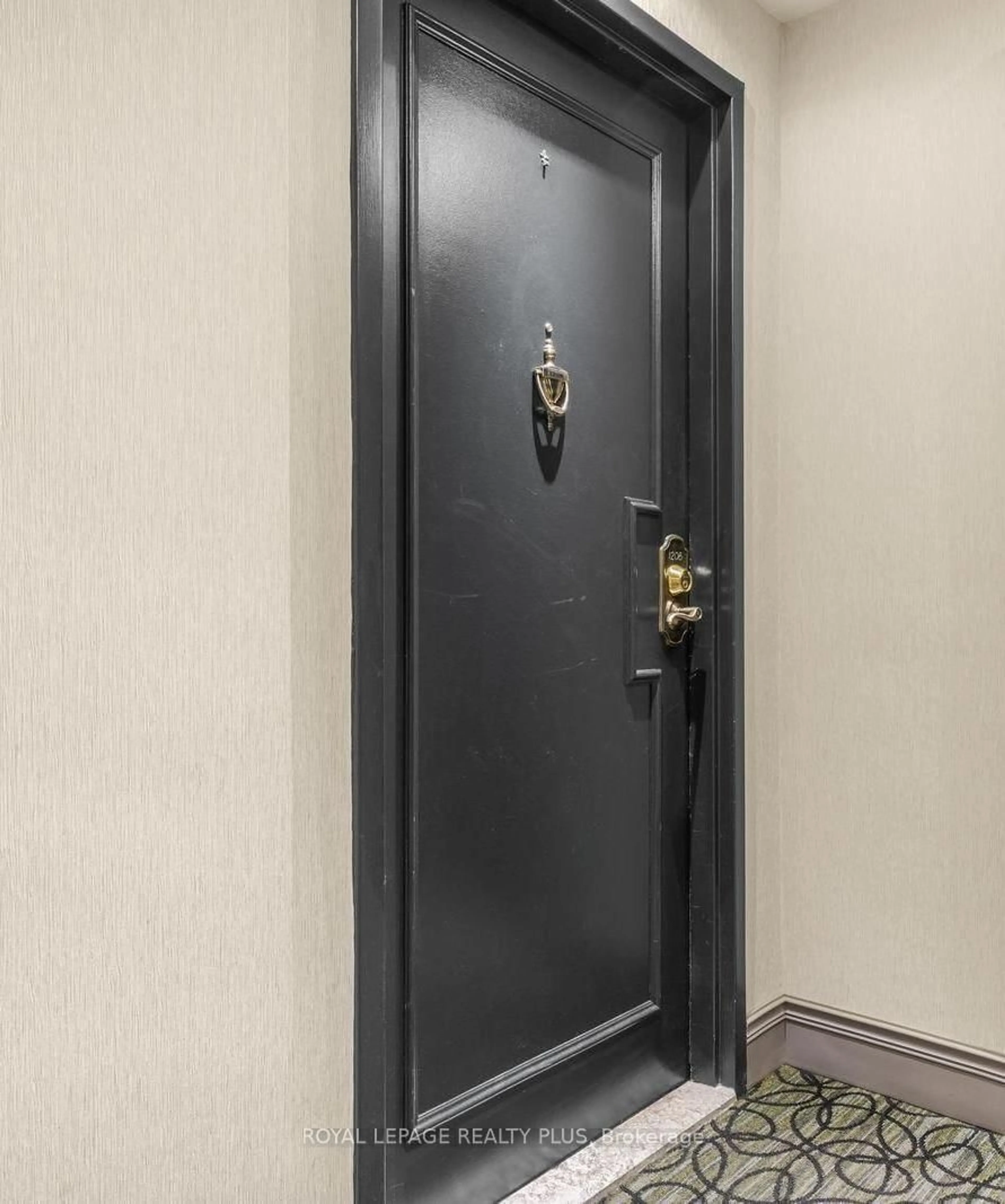 Indoor foyer for 1359 White Oaks Blvd #1206, Oakville Ontario L6H 2R8