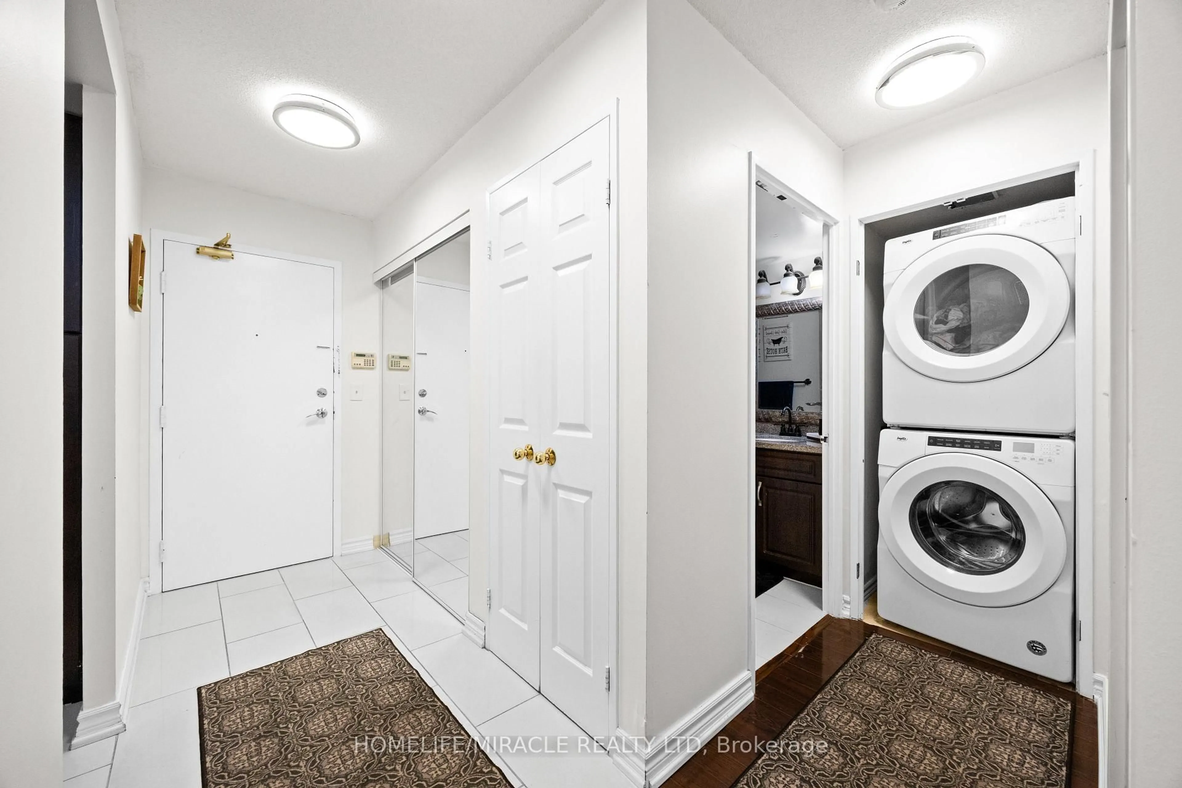 Laundry room for 325 Webb Dr #406, Mississauga Ontario L5B 3Z9