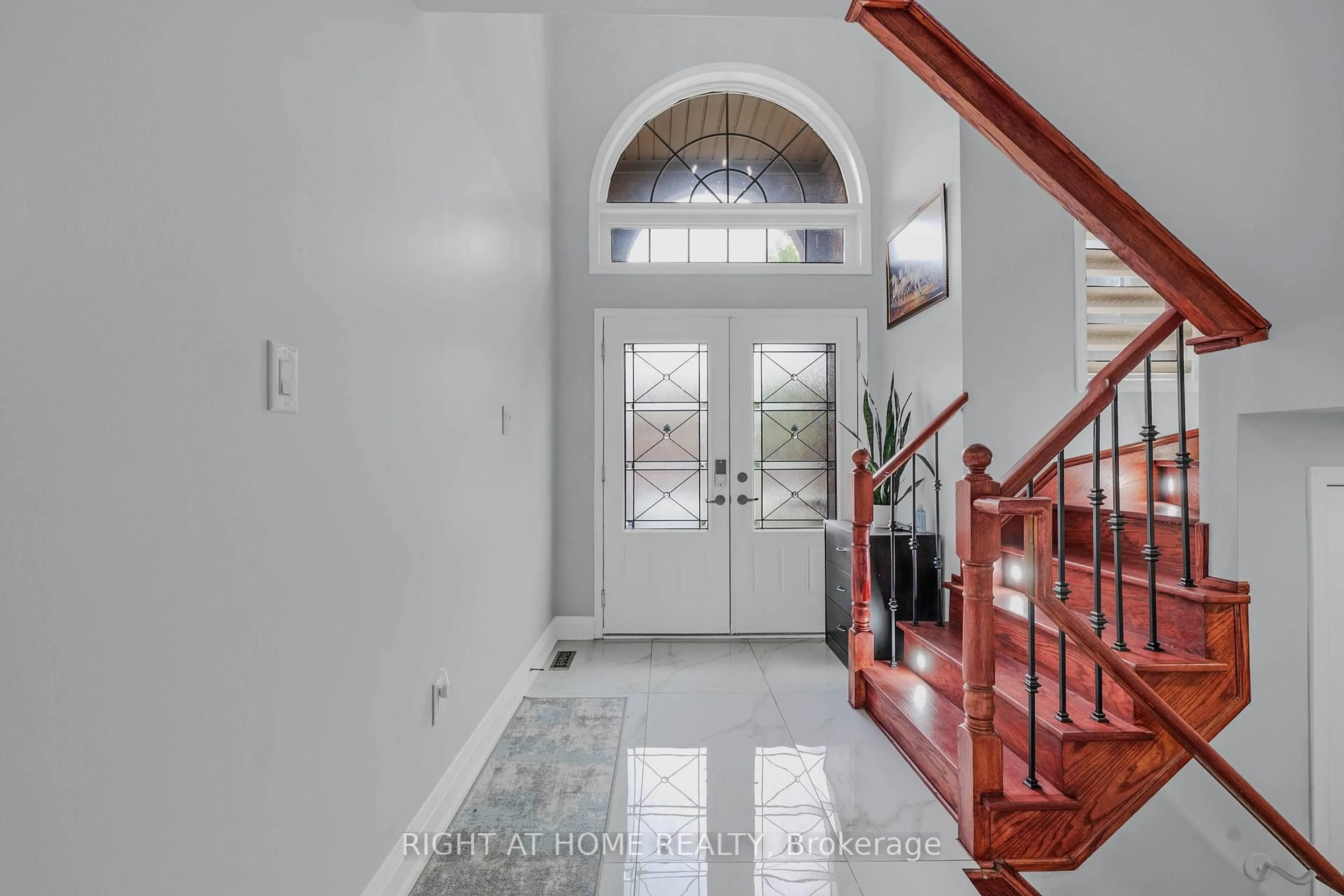Indoor entryway for 86 Whitehouse Cres, Brampton Ontario L6P 1L6