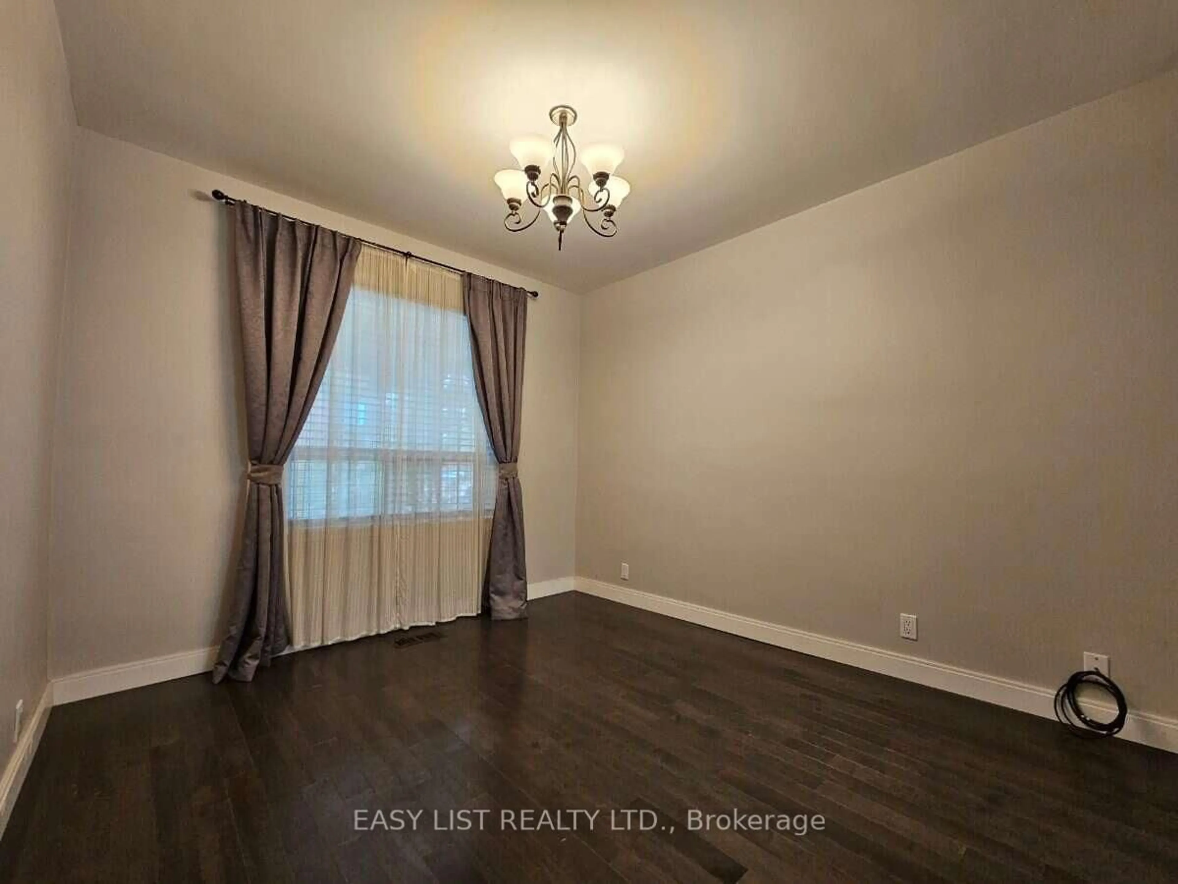 A pic of a room for 449 Pacific Ave, Toronto Ontario M6P 2R3