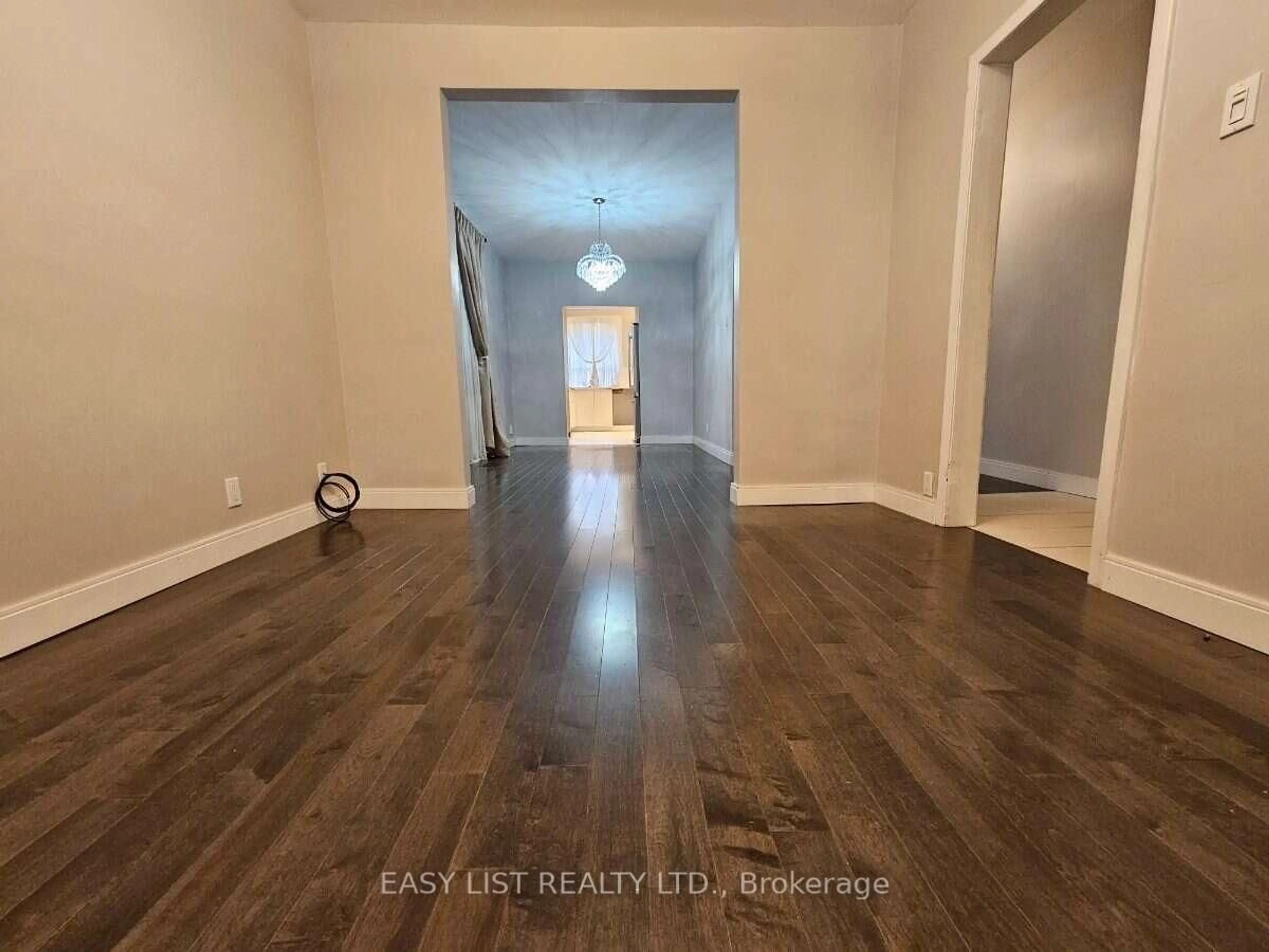 A pic of a room for 449 Pacific Ave, Toronto Ontario M6P 2R3