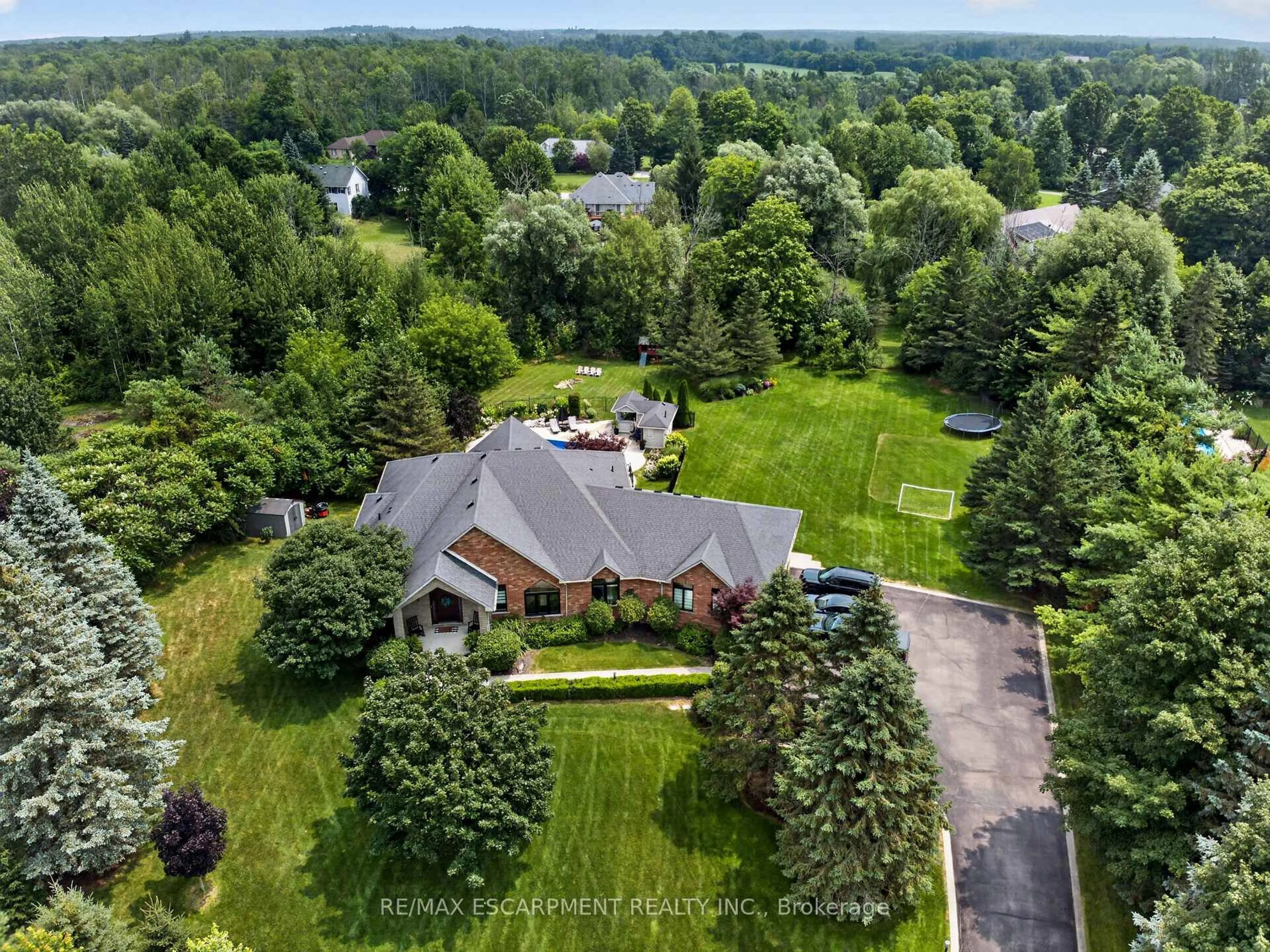 A pic from outside/outdoor area/front of a property/back of a property/a pic from drone, unknown for 2050 15 Side Road Sdrd, Milton Ontario L0P 1J0