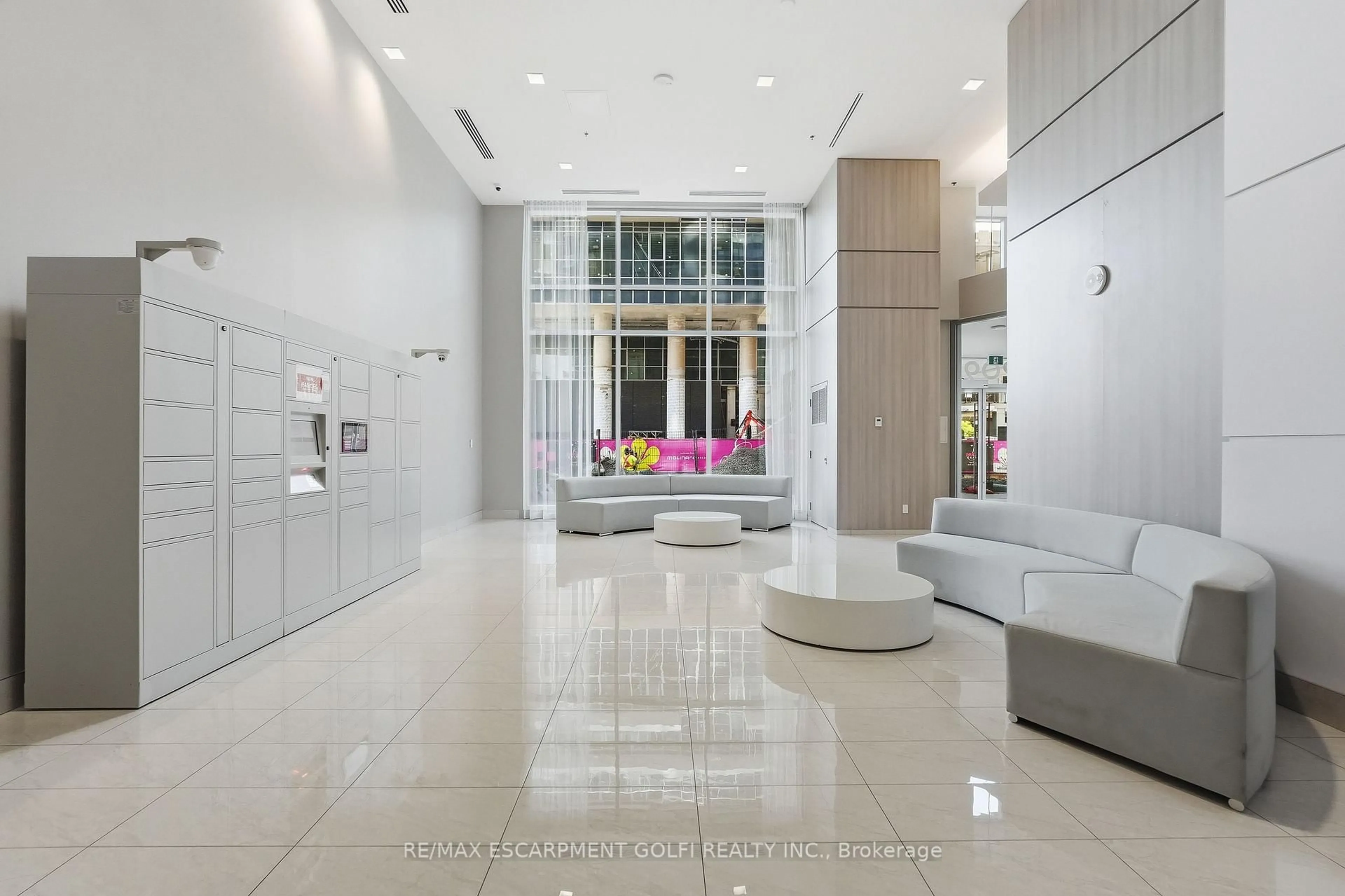 Lobby for 2093 FAIRVIEW St #2004, Burlington Ontario L7R 0E6