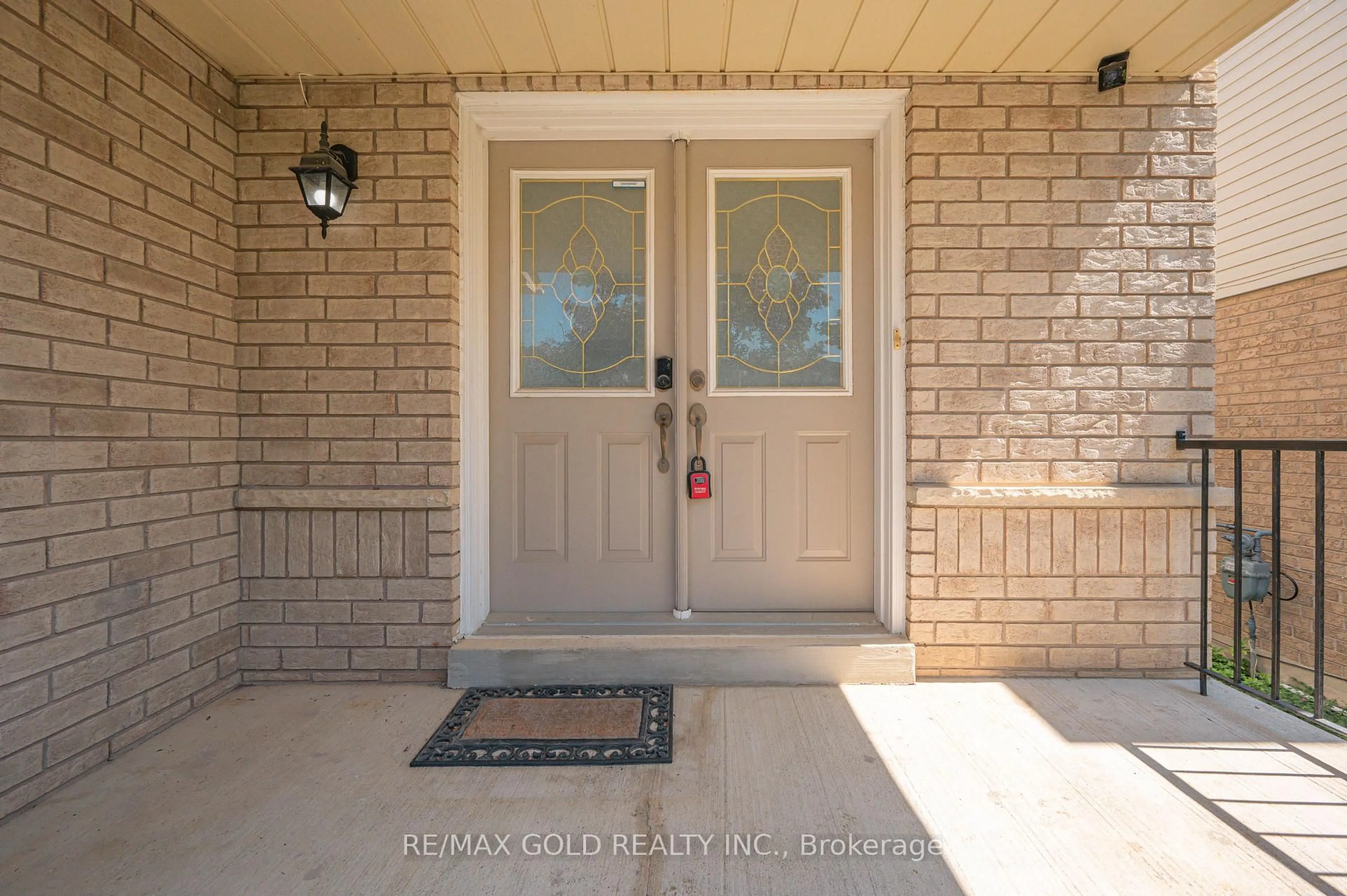 Indoor entryway for 19 Florence Dr, Brampton Ontario L7A 2M4