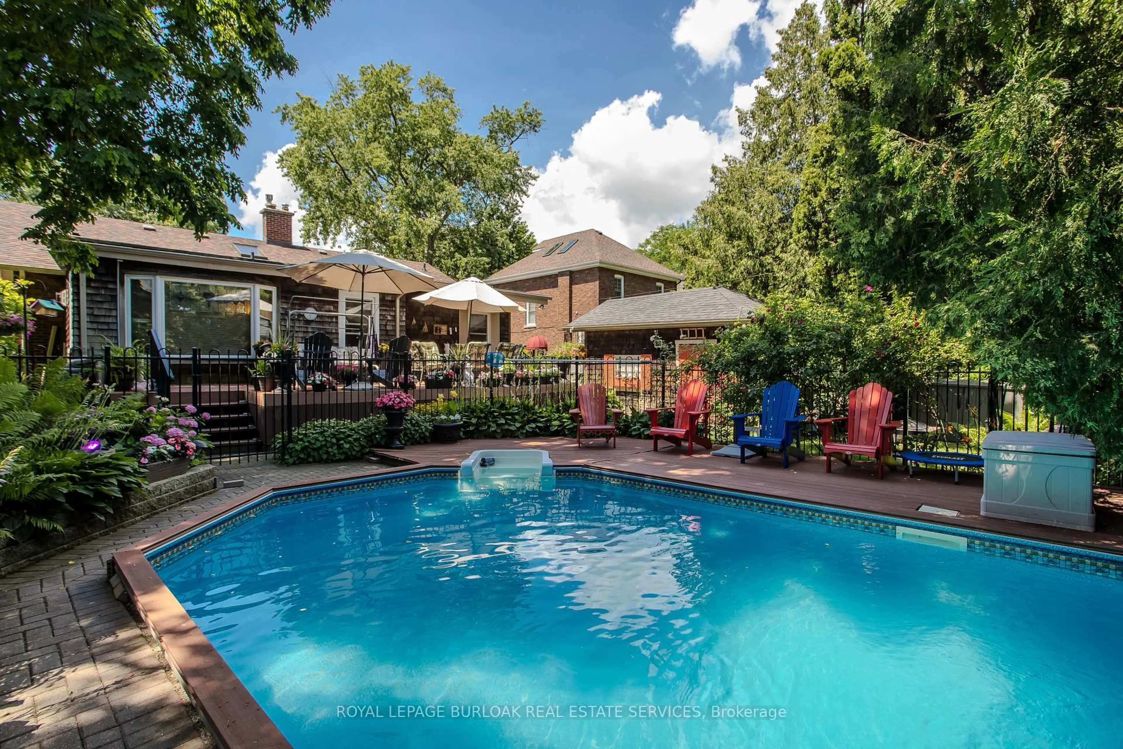 Pool for 569 Locust St, Burlington Ontario L7S 1V7