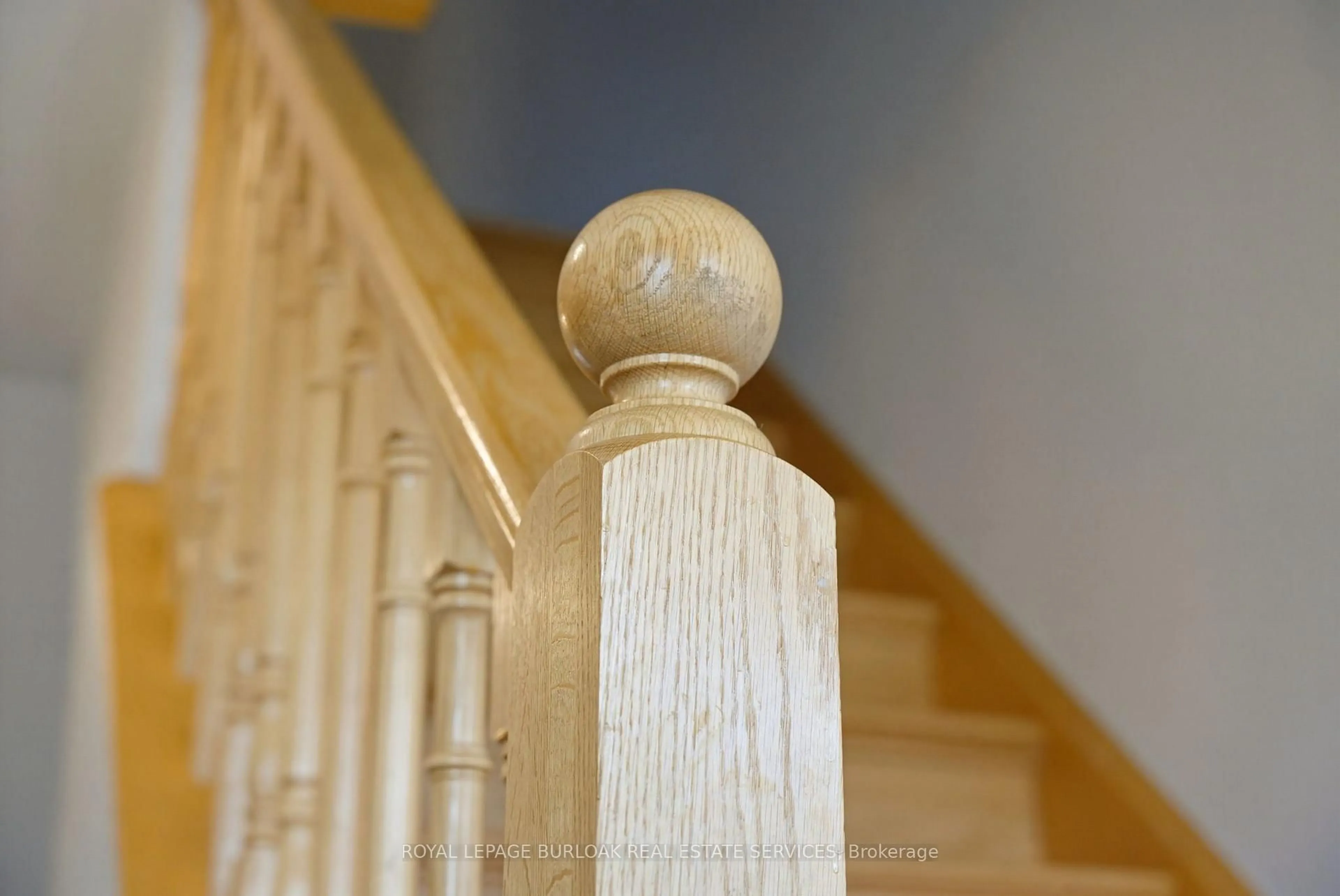 Stairs for 4425 Peter Dr, Burlington Ontario L7L 6S7