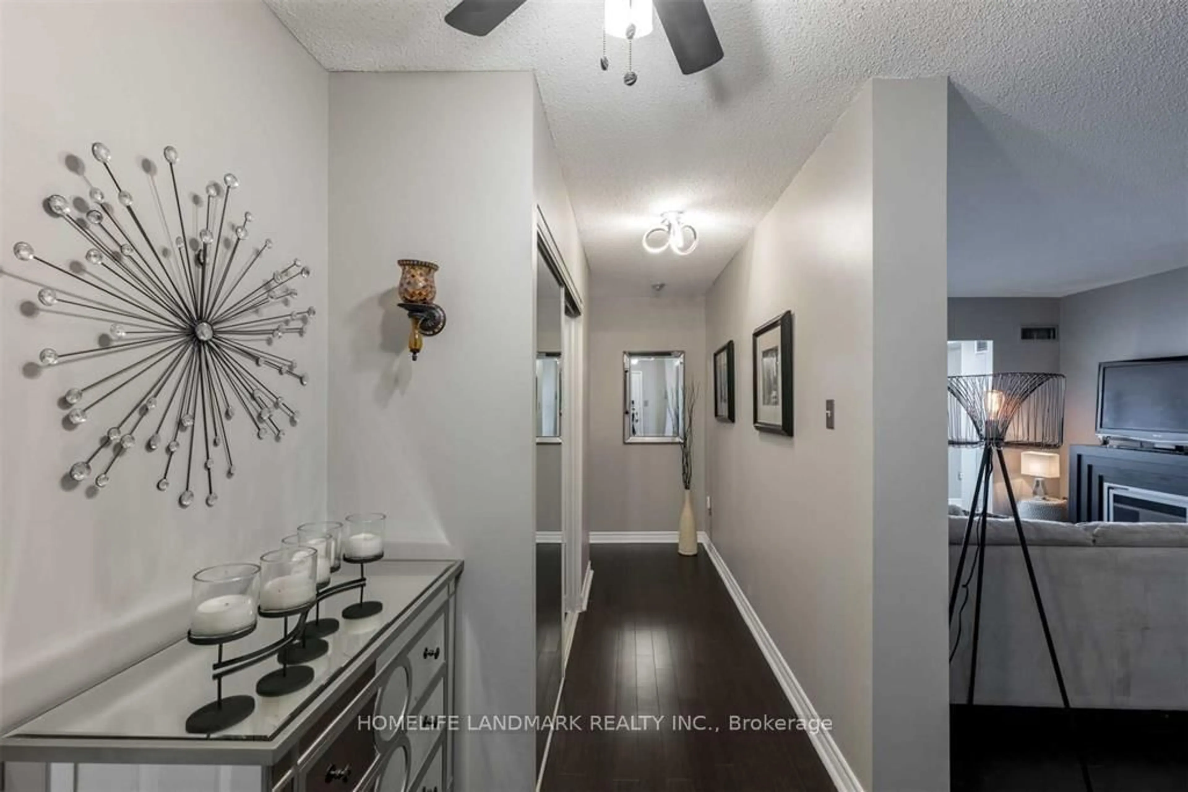 Indoor entryway for 100 County Court Blvd #707, Brampton Ontario L6W 3X1