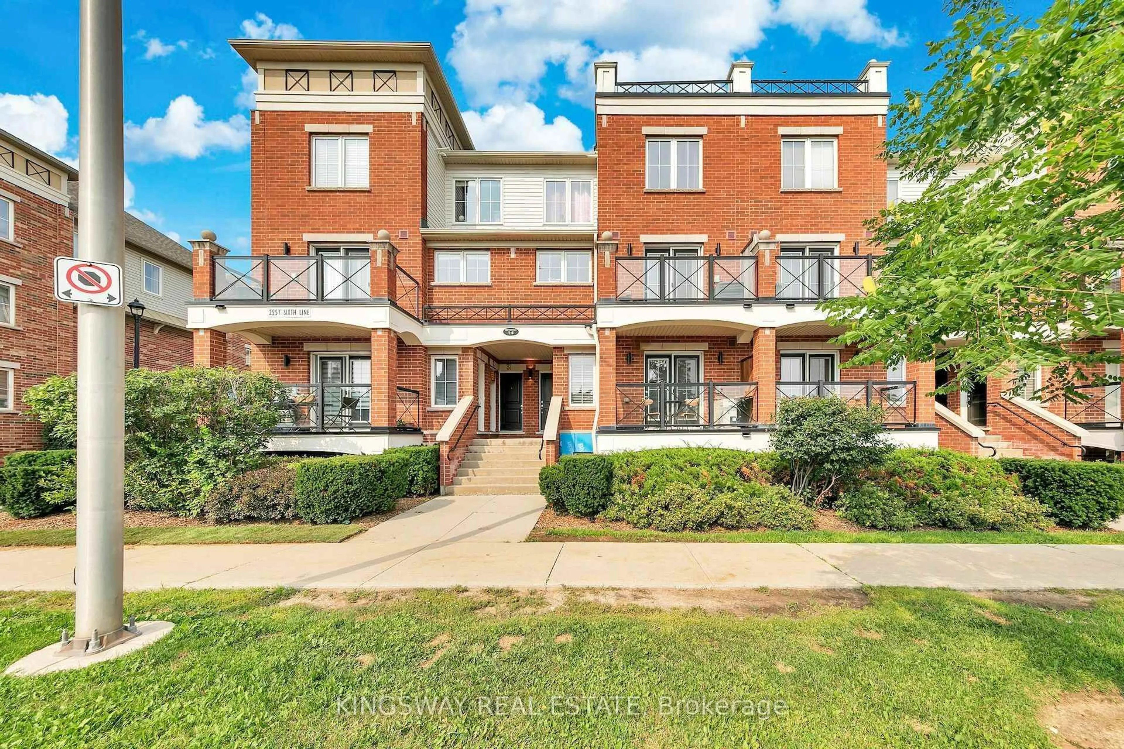 Home with brick exterior material, street for 2557 Sixth Line #6, Oakville Ontario L6H 0H7