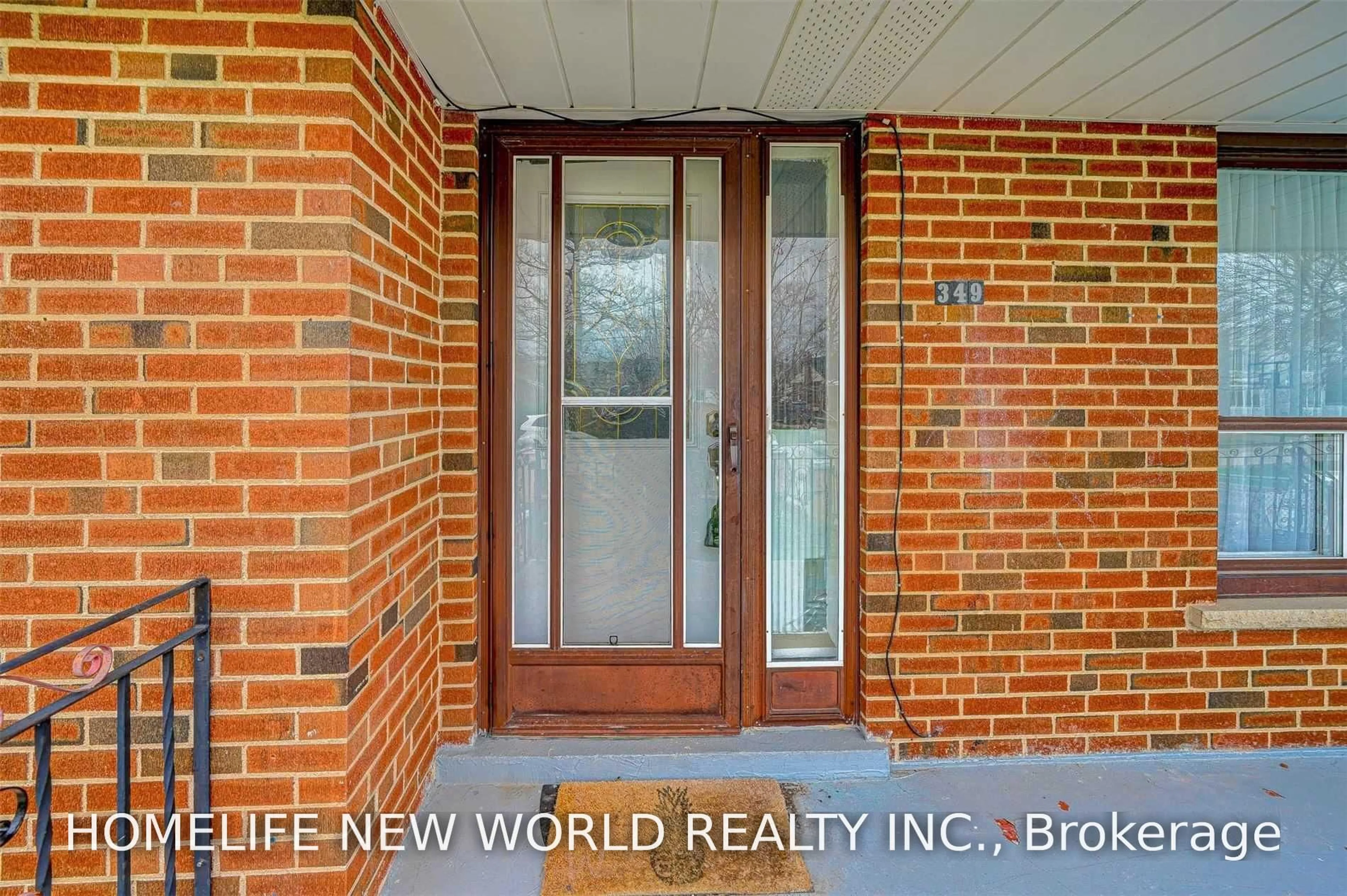 Indoor entryway for 349 Woodale Ave, Oakville Ontario L6K 2N8