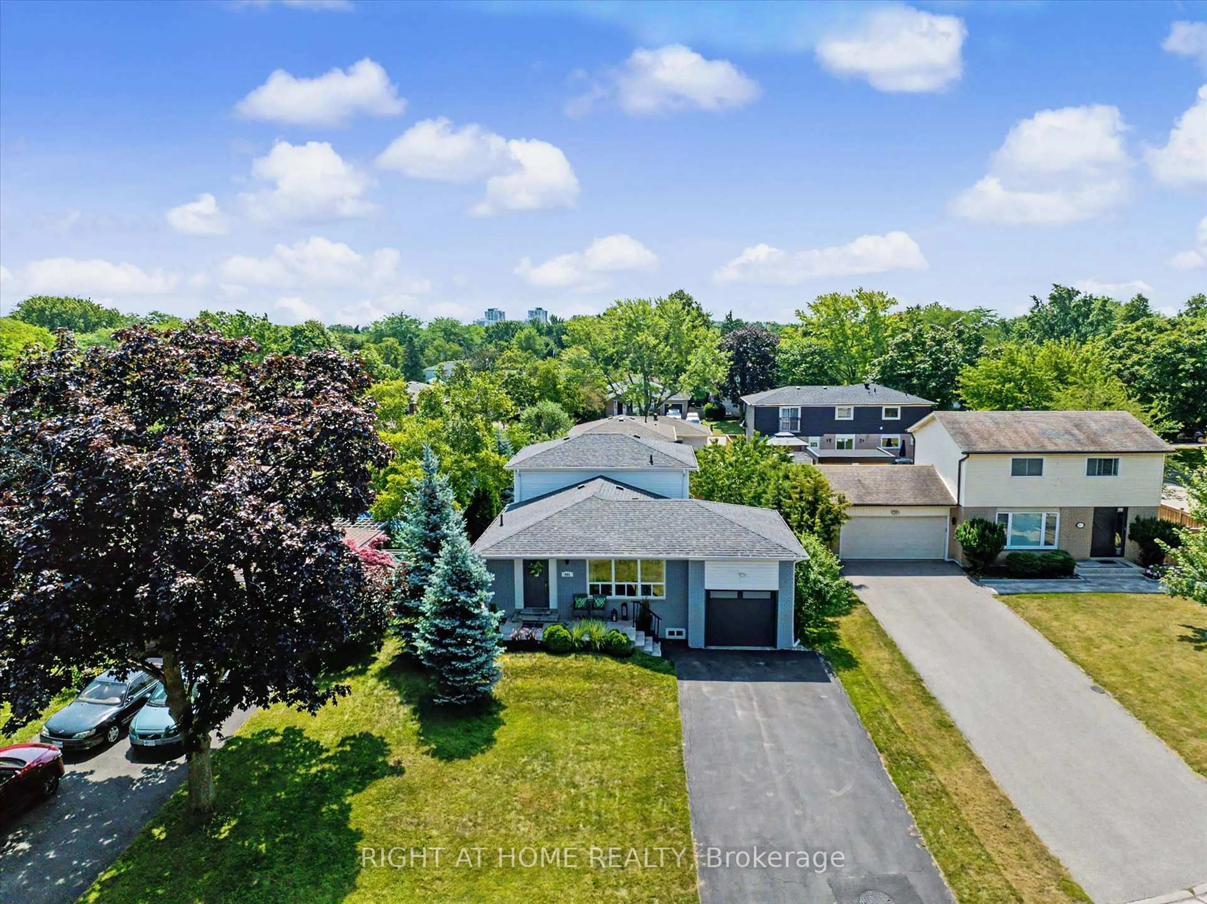 A pic from outside/outdoor area/front of a property/back of a property/a pic from drone, street for 461 Withnell Cres, Oakville Ontario L6L 3M1