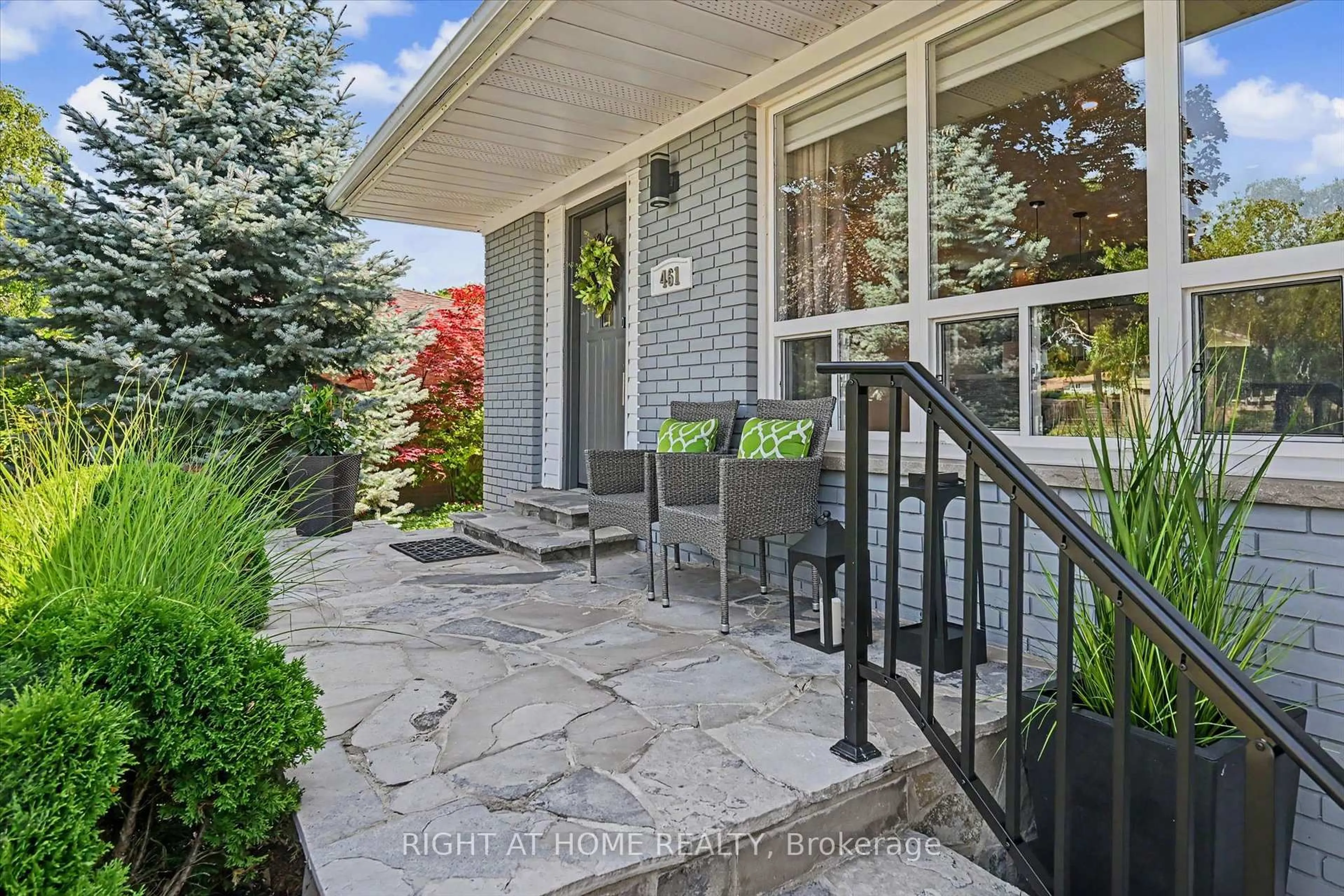 Patio, street for 461 Withnell Cres, Oakville Ontario L6L 3M1