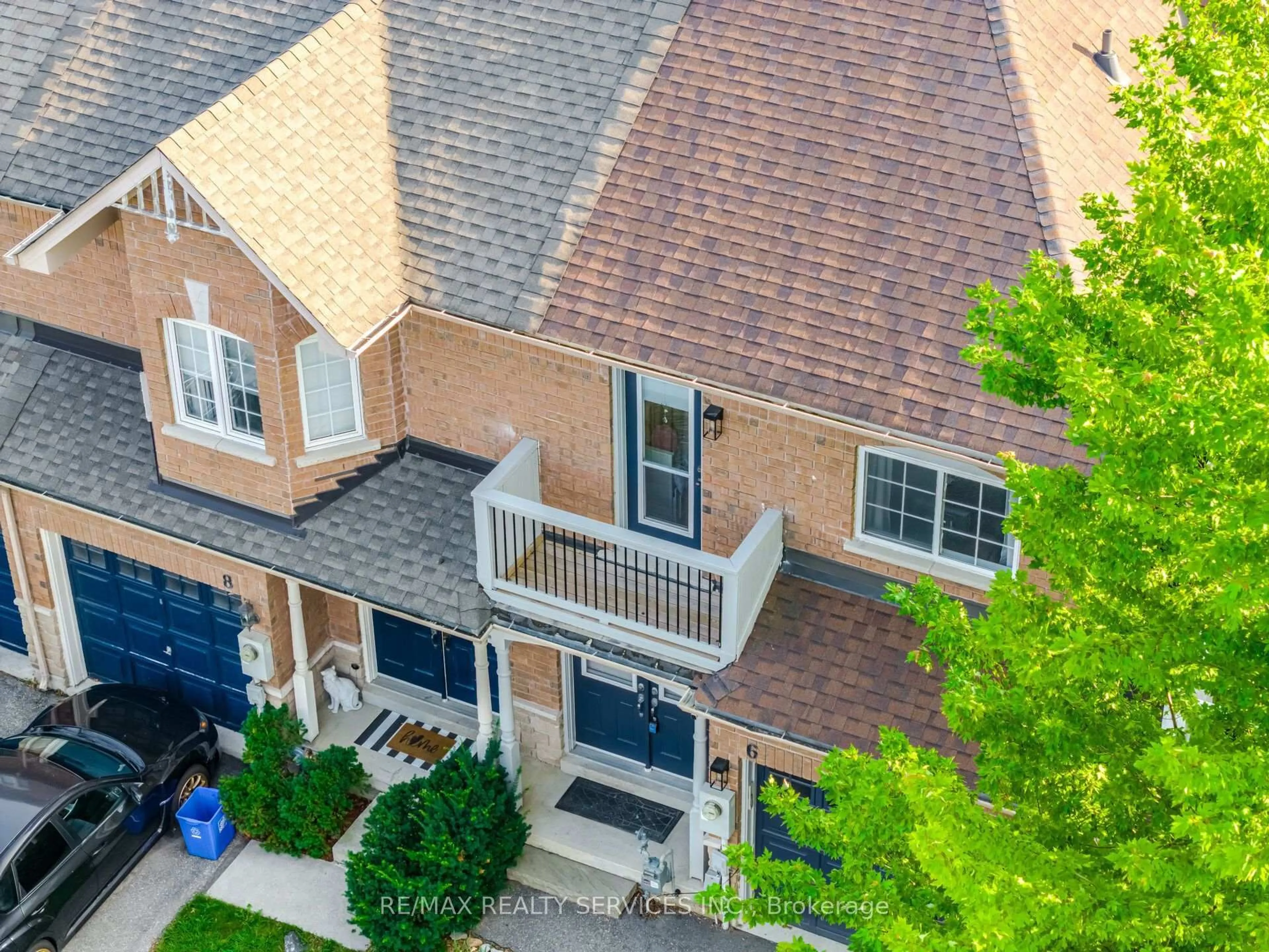A pic from outside/outdoor area/front of a property/back of a property/a pic from drone, city buildings view from balcony for 6 Harding St, Halton Hills Ontario L7G 6B1