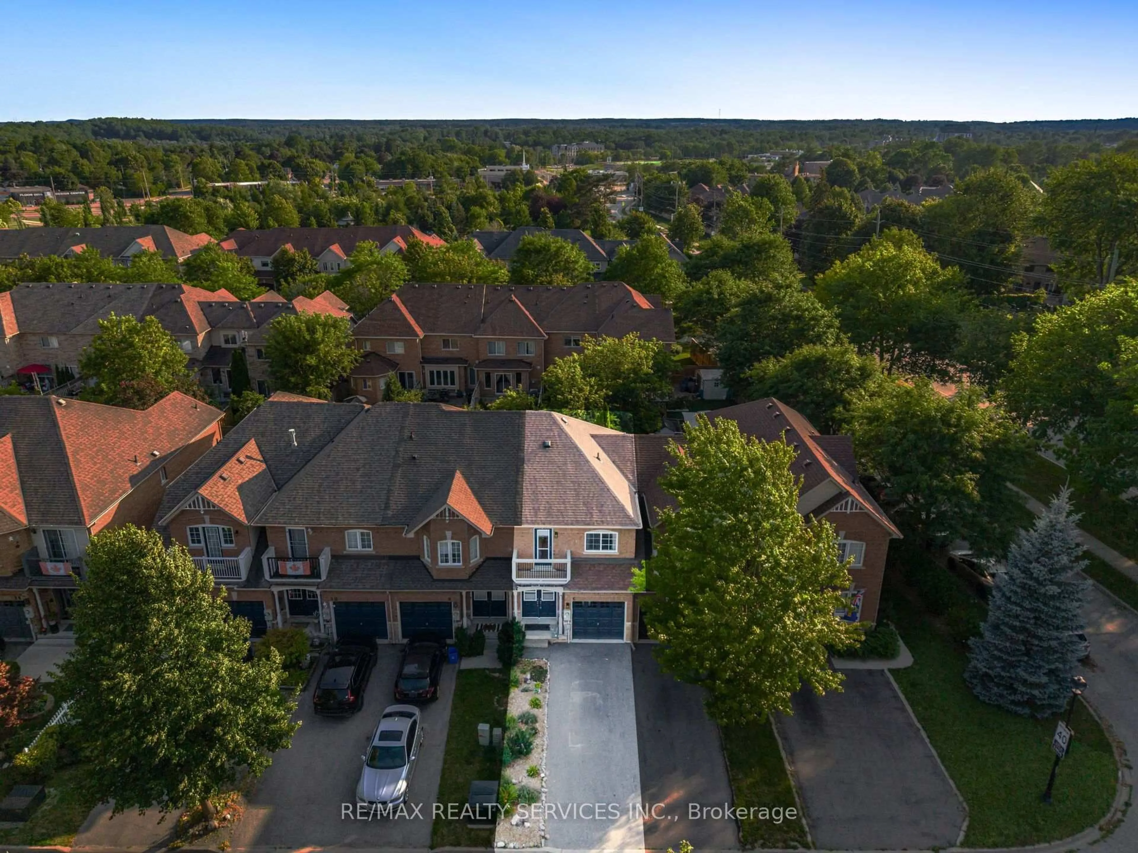 A pic from outside/outdoor area/front of a property/back of a property/a pic from drone, unknown for 6 Harding St, Halton Hills Ontario L7G 6B1