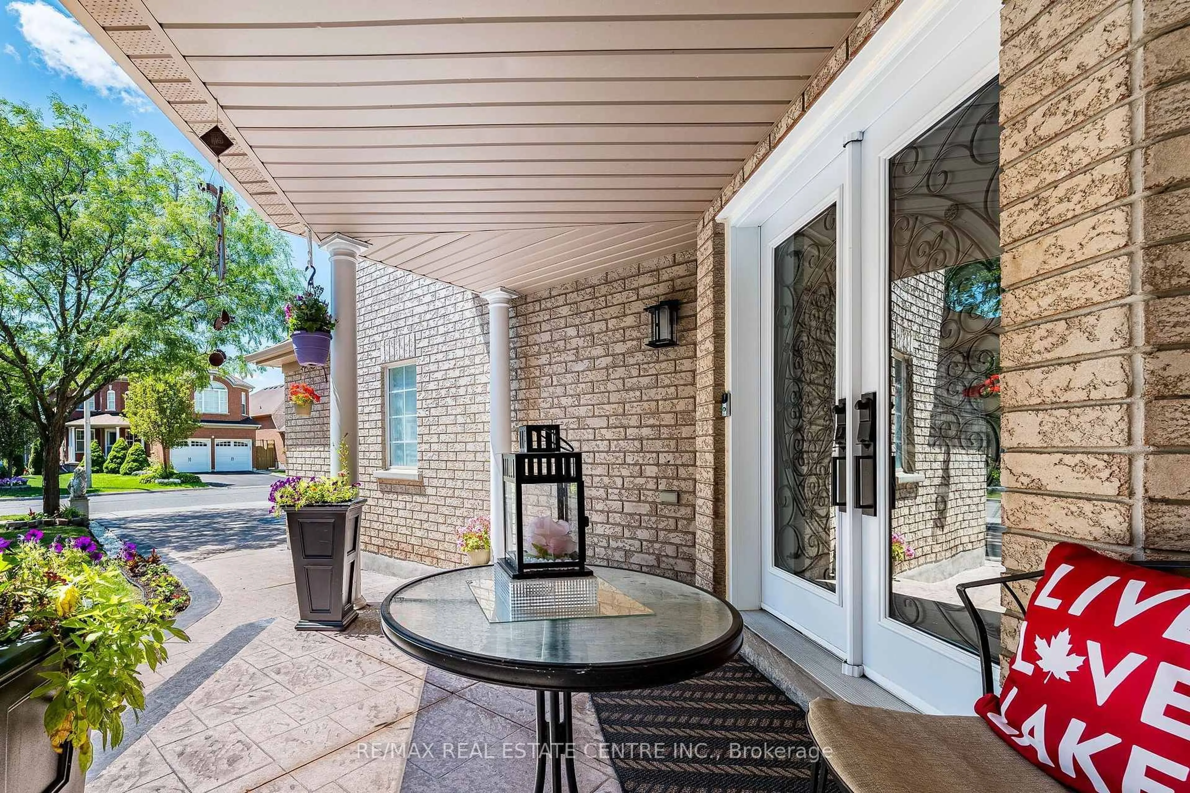 Patio, street for 25 Sheepberry Terr, Brampton Ontario L7A 2B6