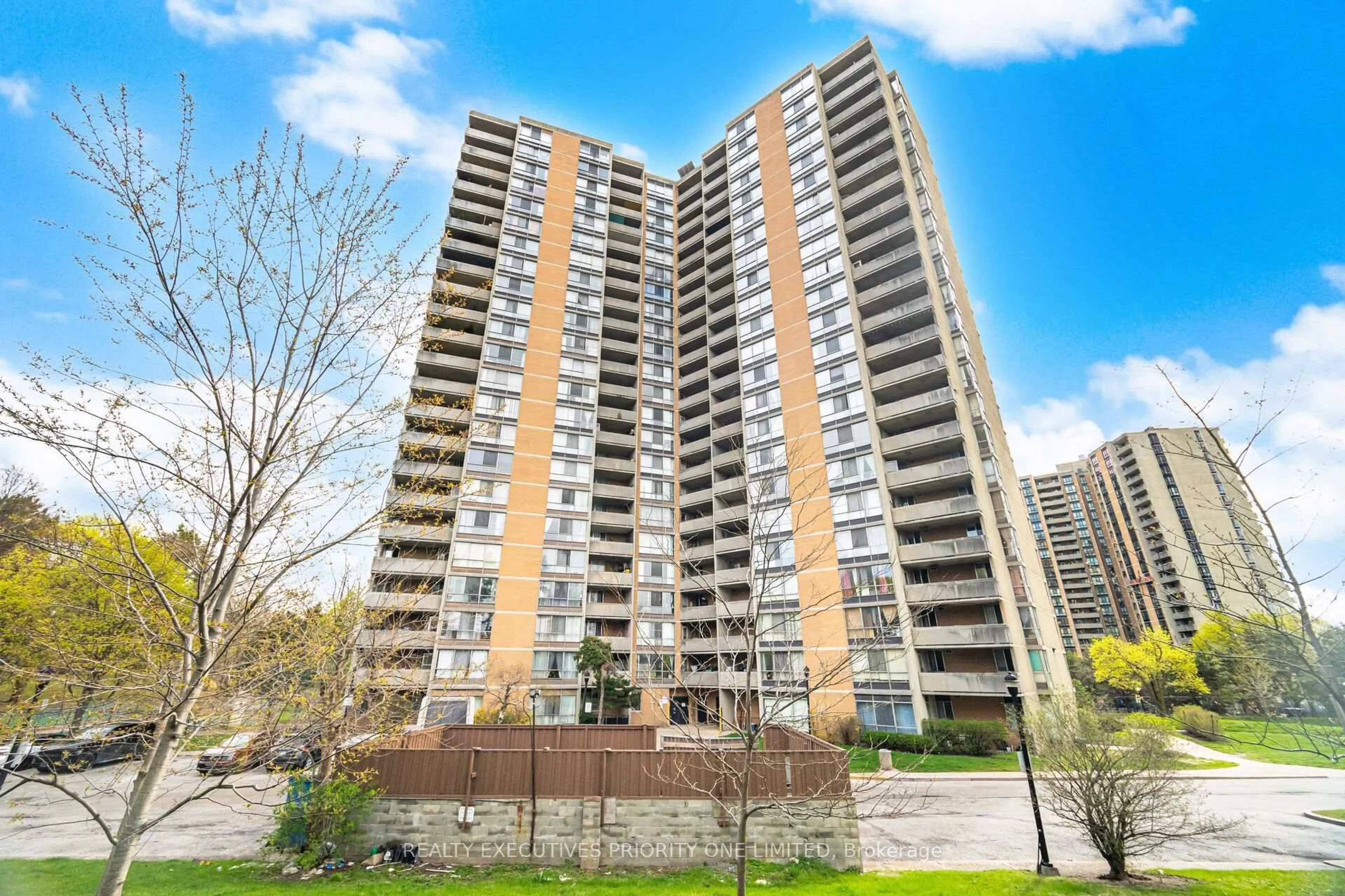 A pic from outside/outdoor area/front of a property/back of a property/a pic from drone, building for 10 Martha Eaton Way #1802, Toronto Ontario M6M 5B3