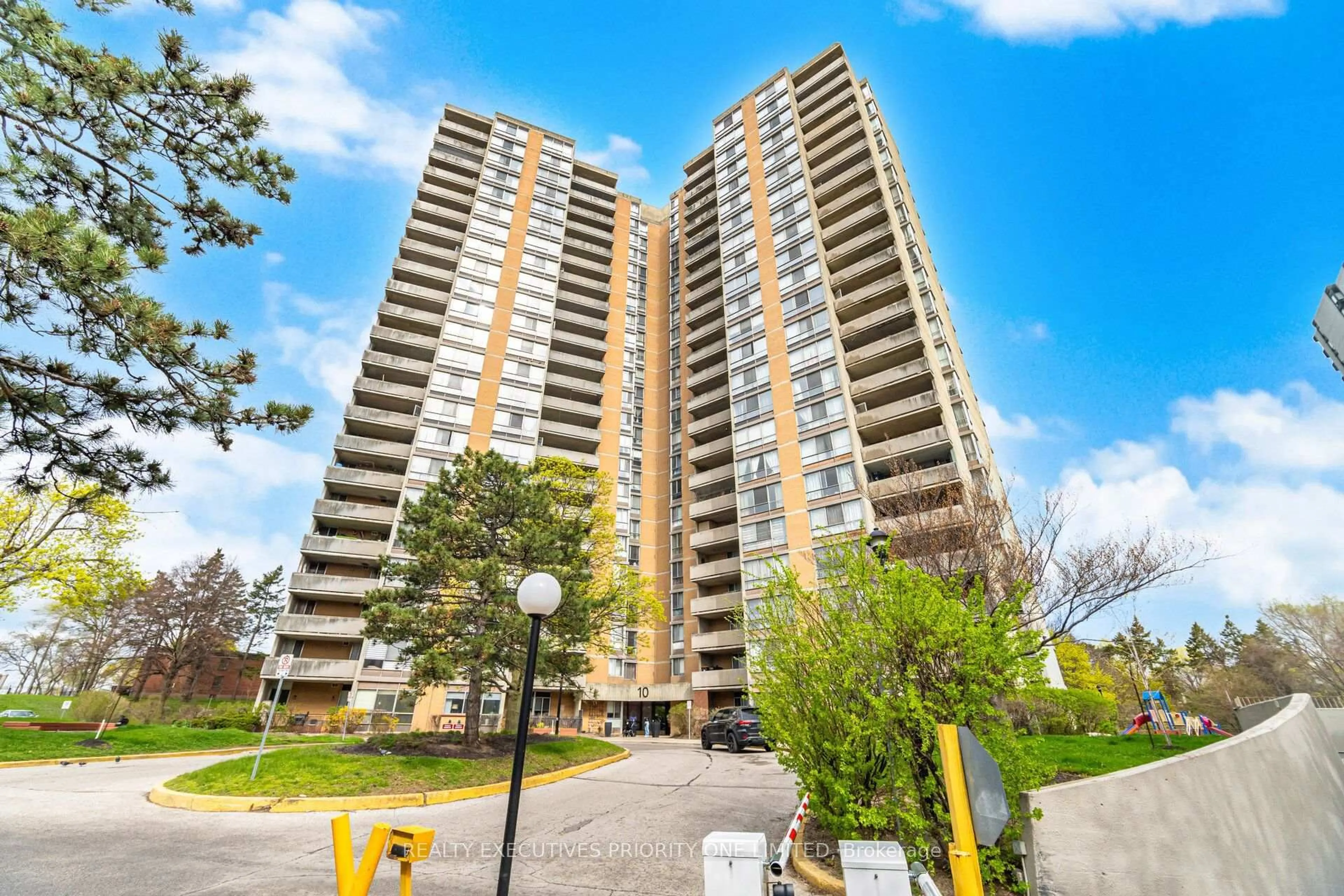Unknown for 10 Martha Eaton Way #1802, Toronto Ontario M6M 5B3