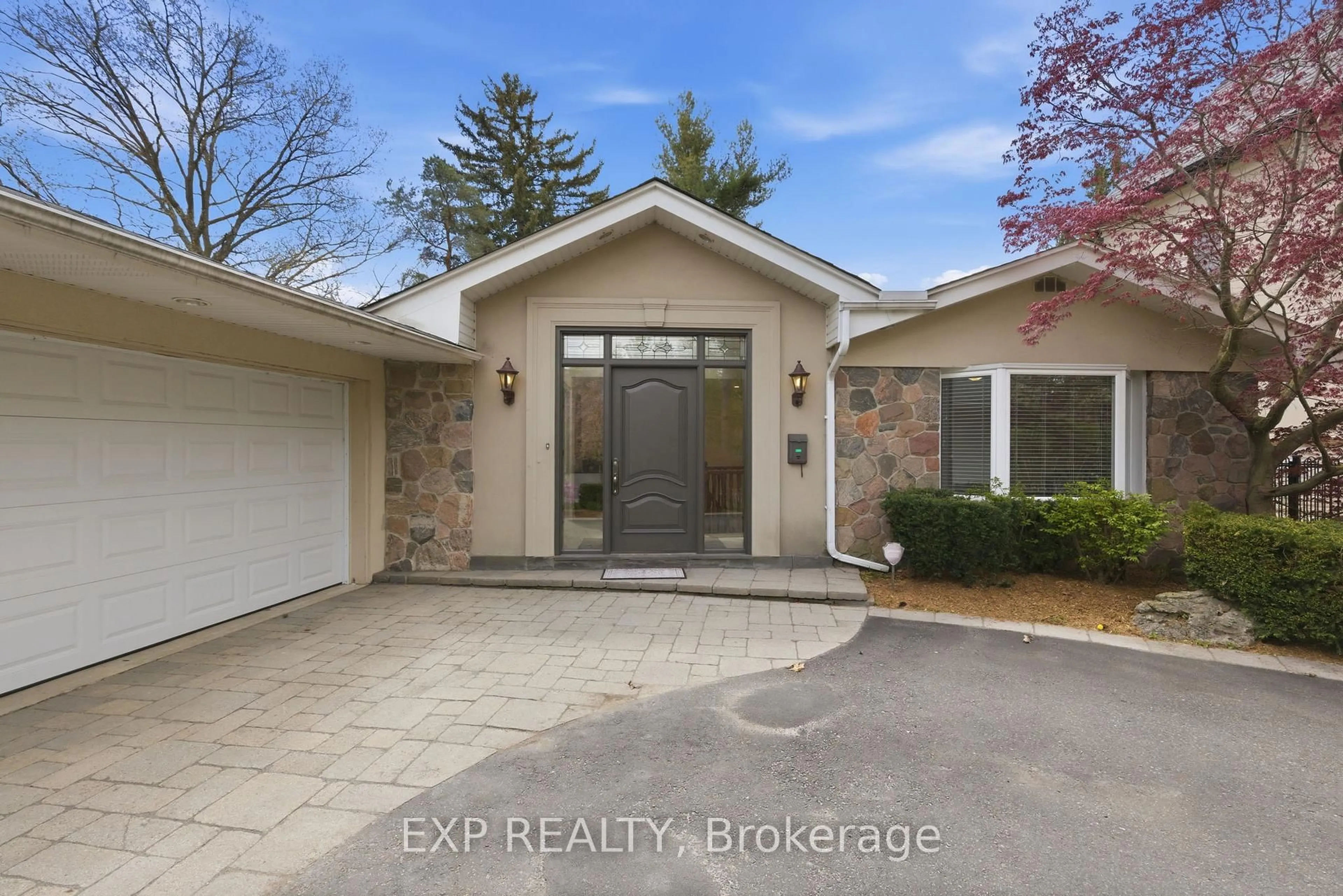 Unknown for 2076 Autumn Breeze Dr, Mississauga Ontario L5B 1R4