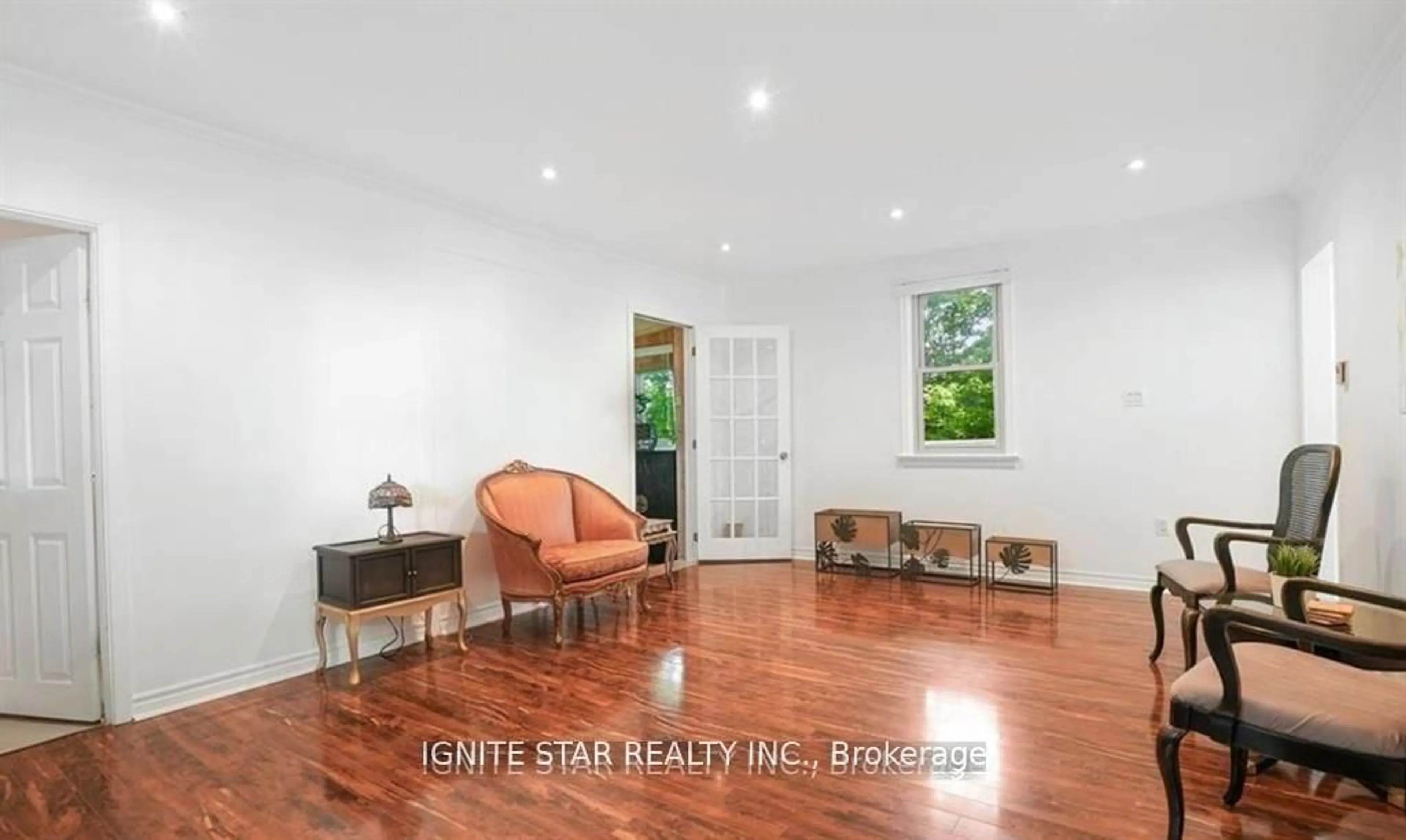 Indoor entryway for 1136 Bronte Rd, Oakville Ontario L6M 4G4