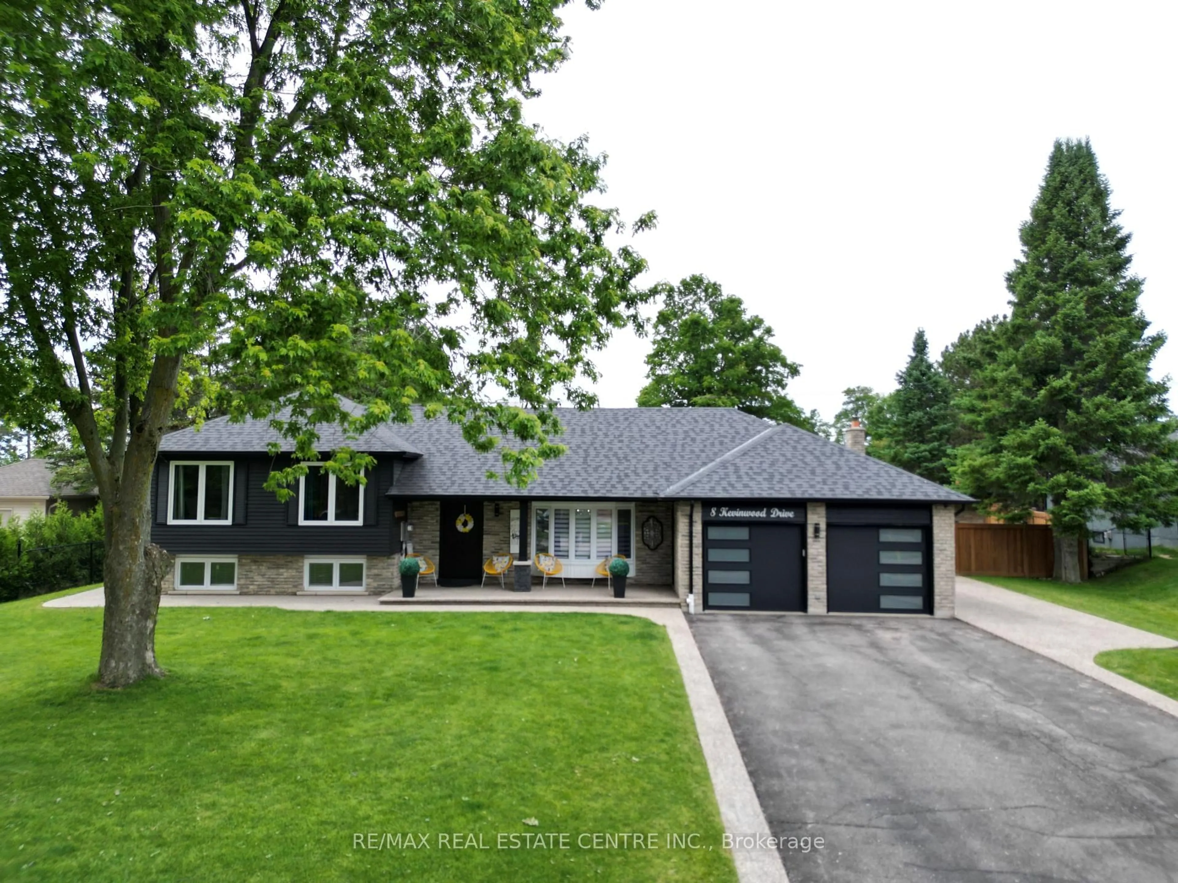 Home with brick exterior material, street for 8 Kevinwood Dr, Caledon Ontario L7K 0Z1