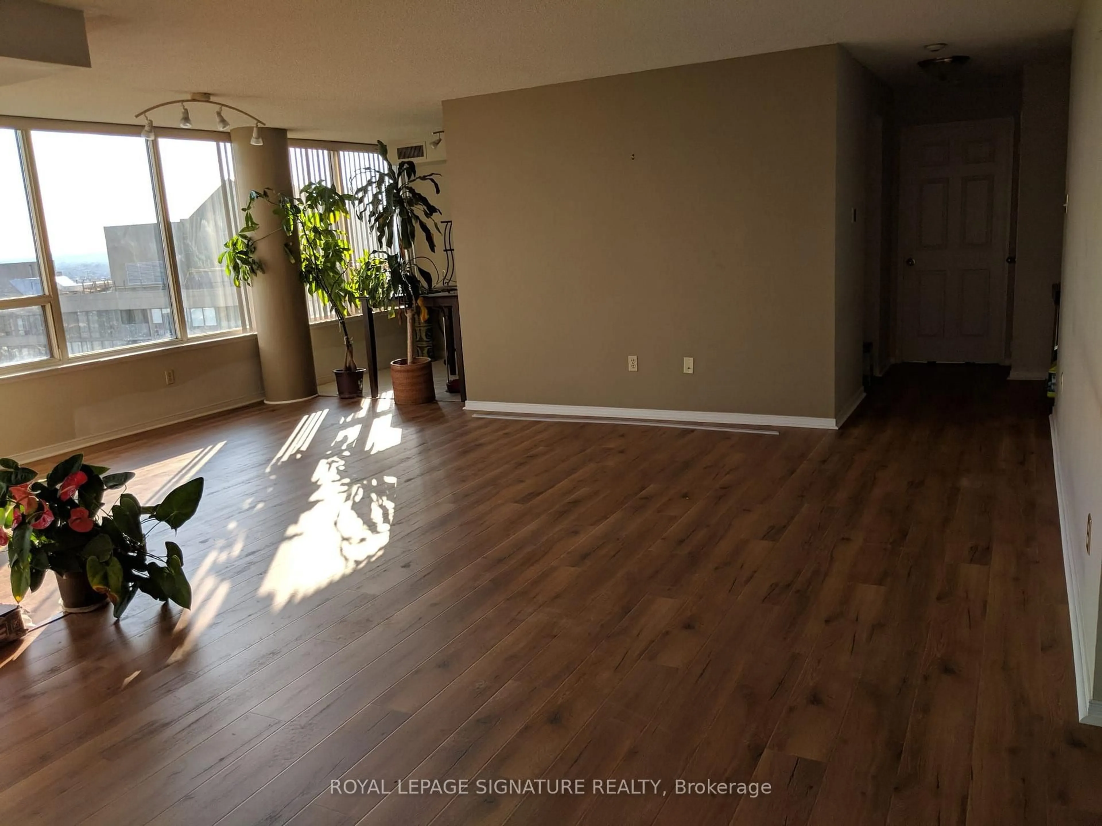 A pic of a room for 330 Rathburn Rd #2209, Mississauga Ontario L5B 3Y1