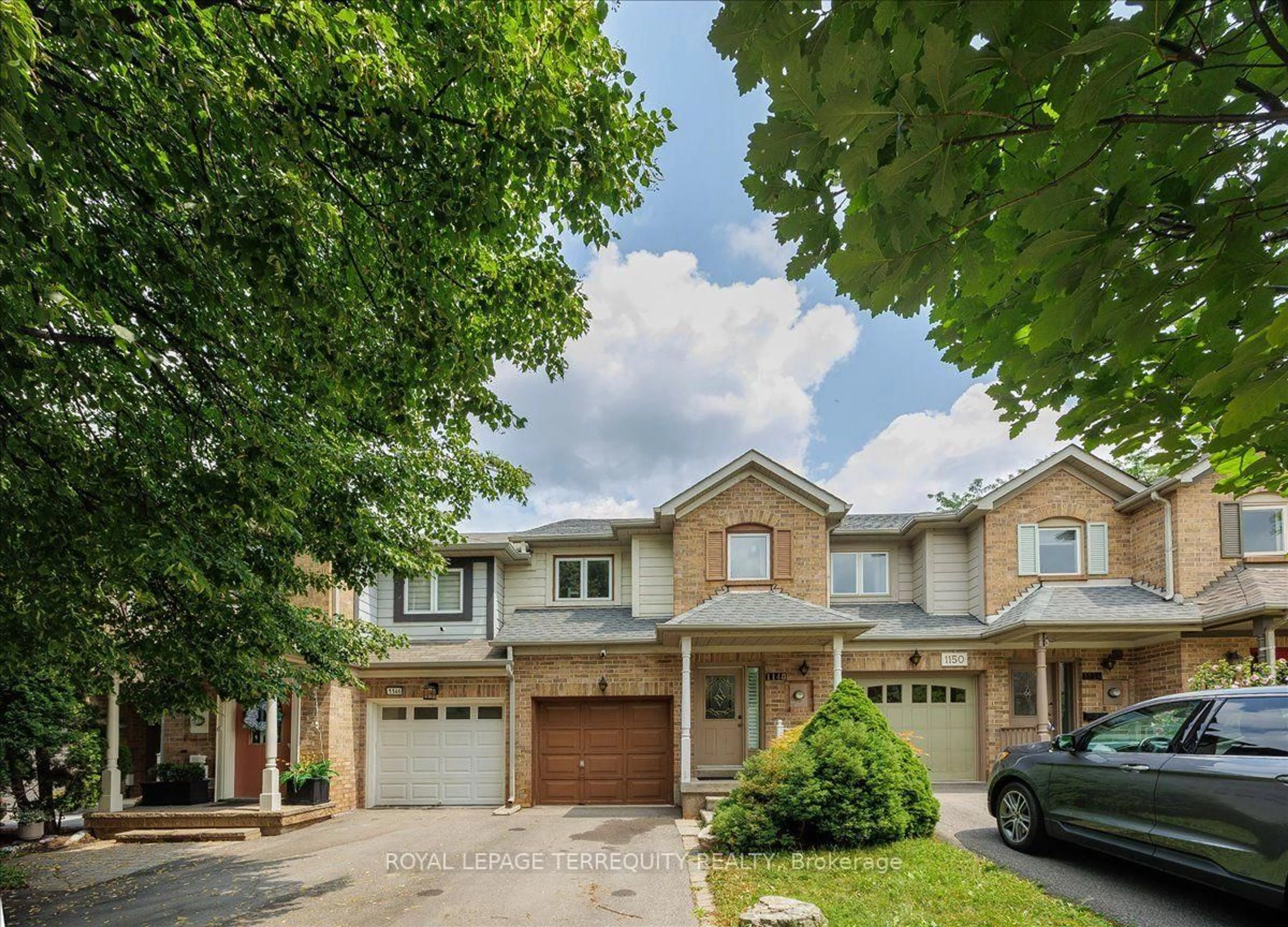A pic from outside/outdoor area/front of a property/back of a property/a pic from drone, street for 1148 Westview Terr, Oakville Ontario L6M 3M1