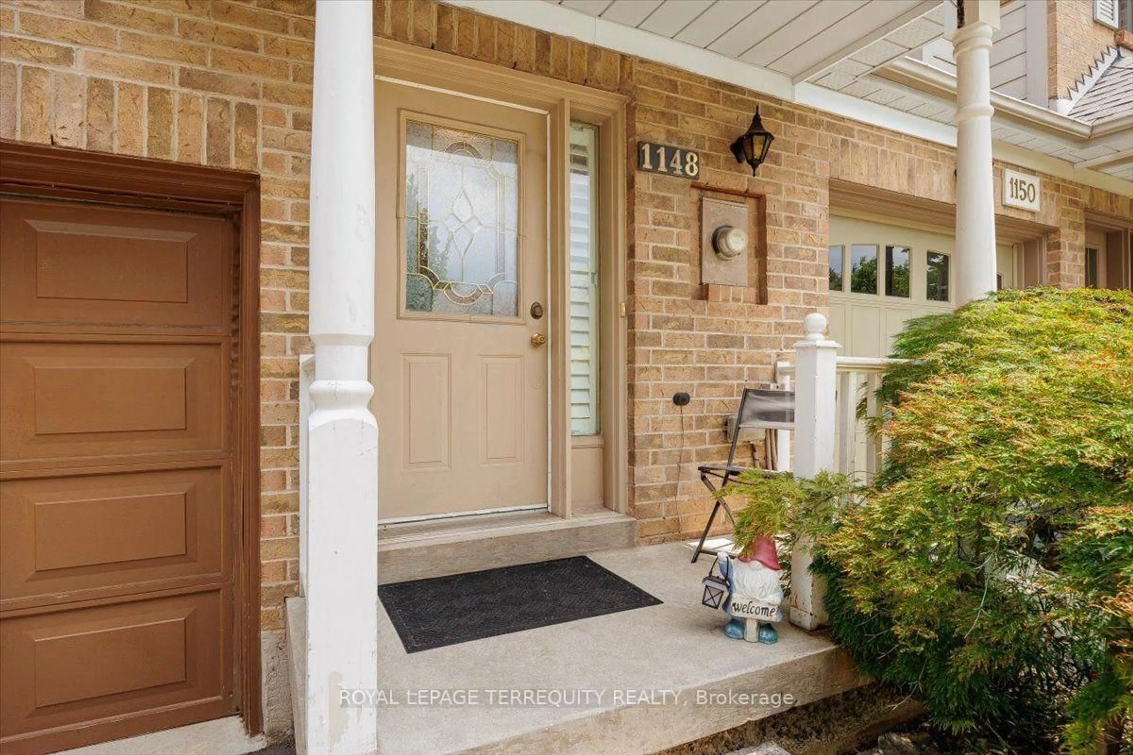 Indoor entryway for 1148 Westview Terr, Oakville Ontario L6M 3M1