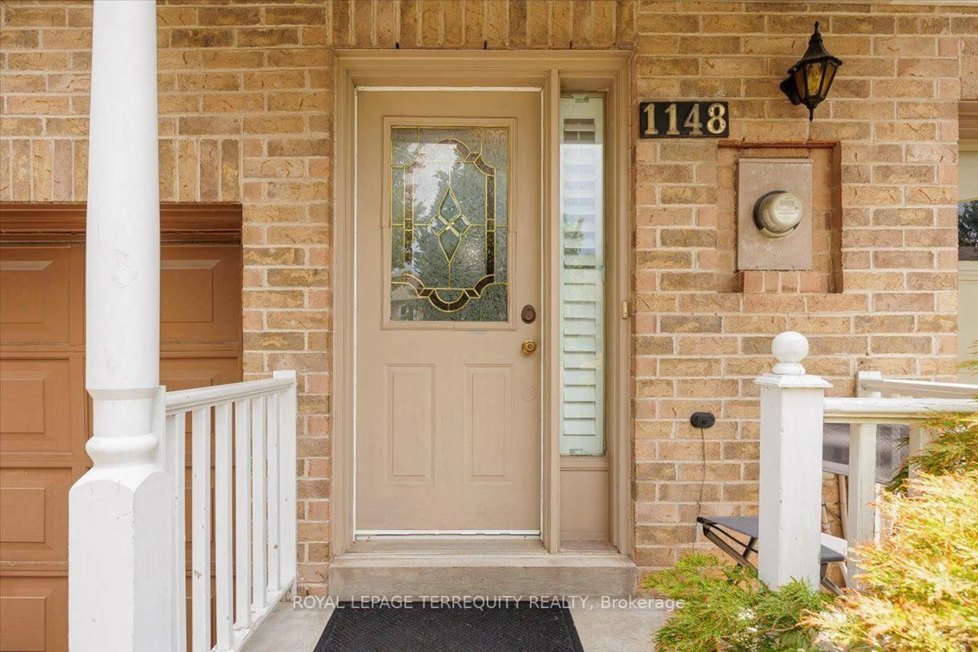 Indoor entryway for 1148 Westview Terr, Oakville Ontario L6M 3M1