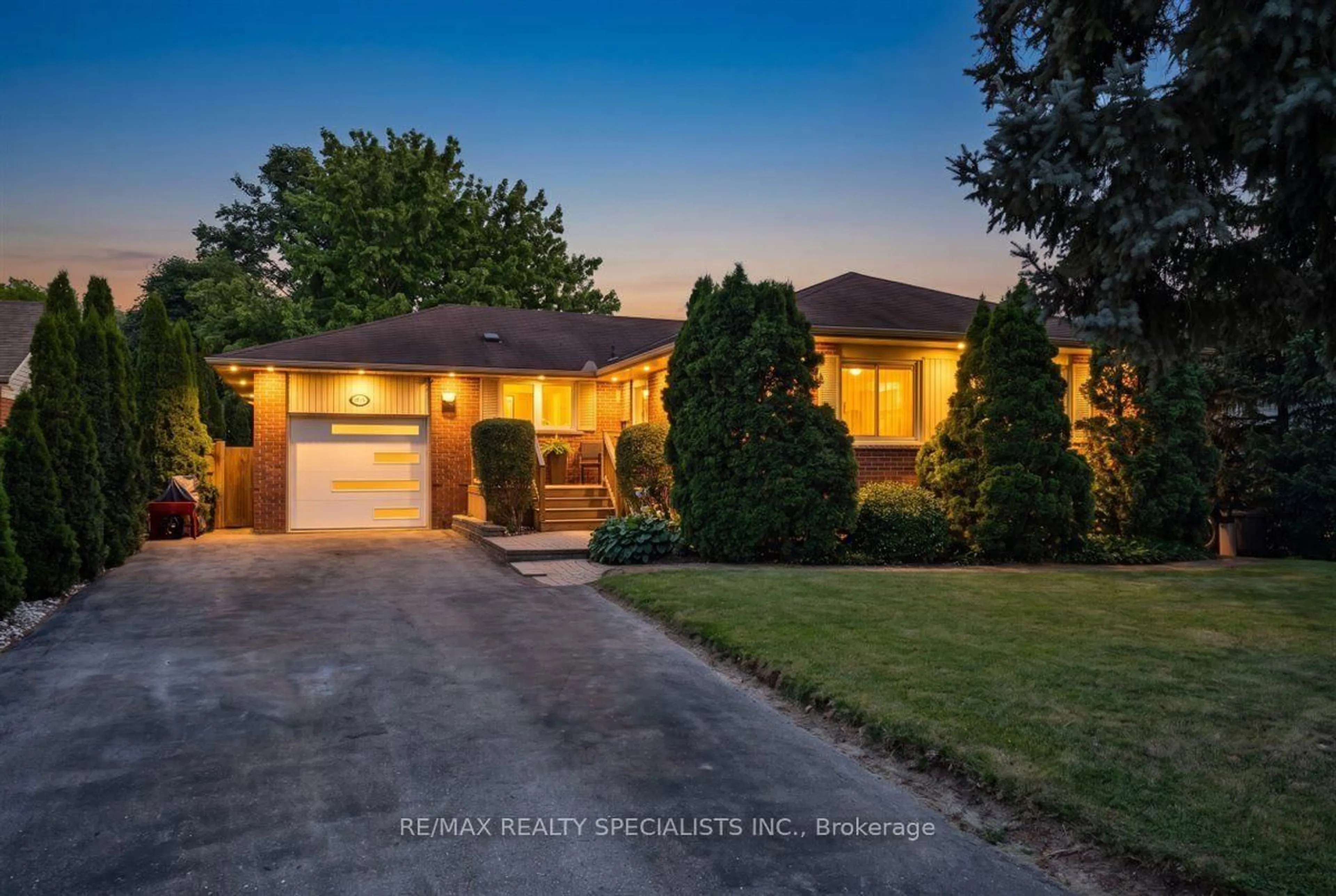 Home with brick exterior material, street for 63 Suburban Dr, Mississauga Ontario L5N 1H1