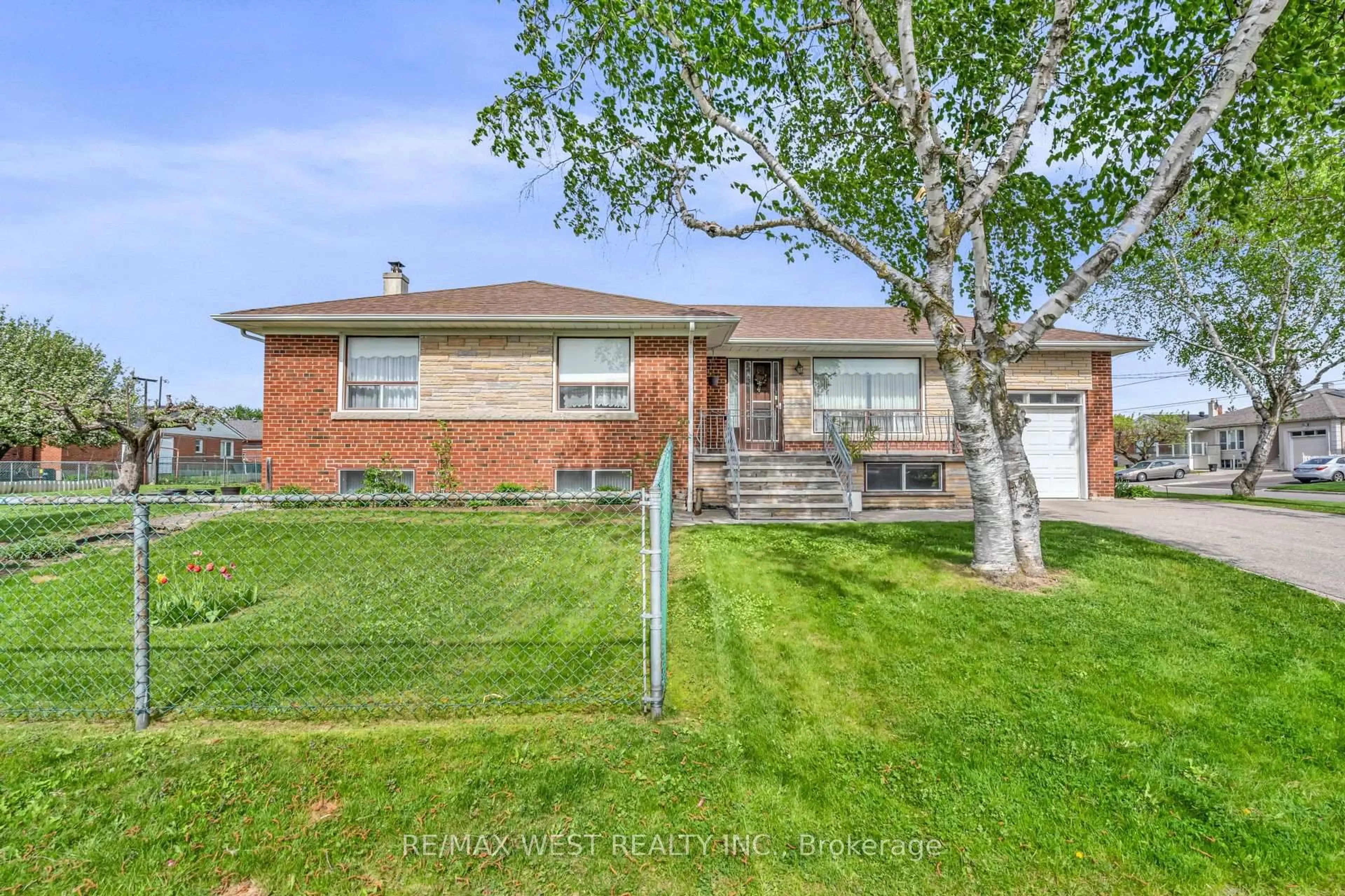 Home with brick exterior material, street for 90 Tavistock Rd, Toronto Ontario M3M 2N9