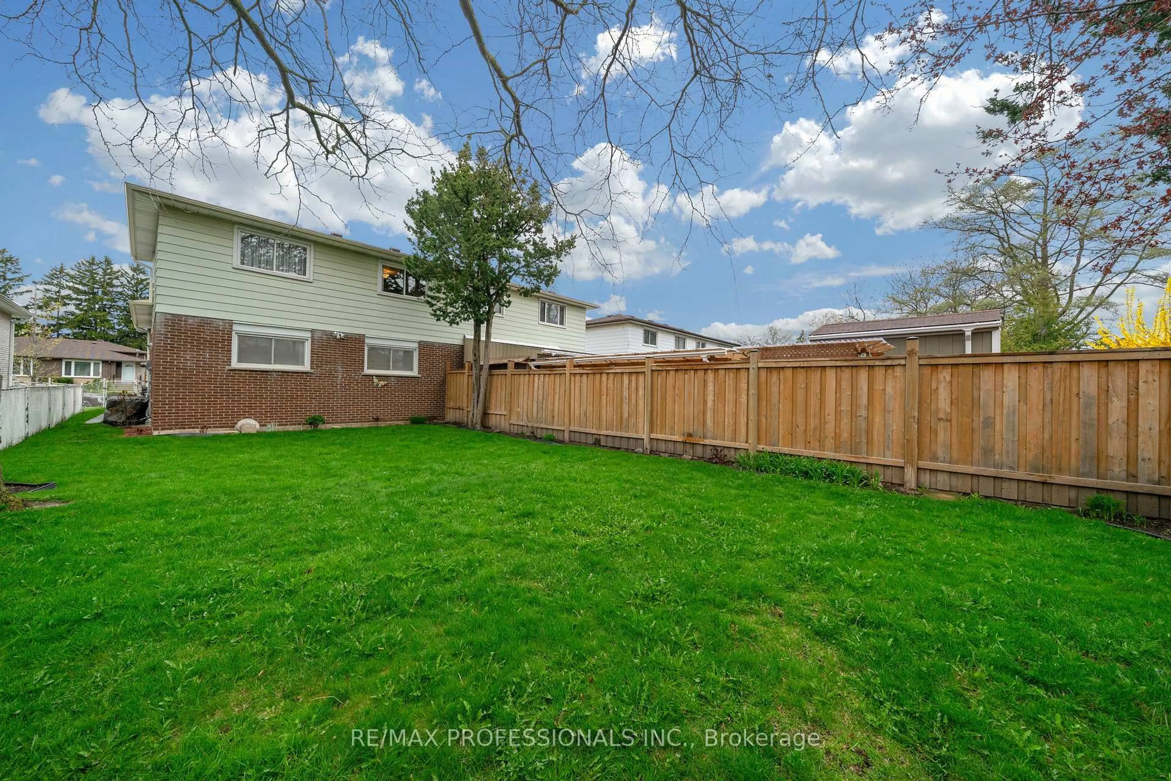 Patio, street for 1877 Silverberry Cres, Mississauga Ontario L5J 1C8