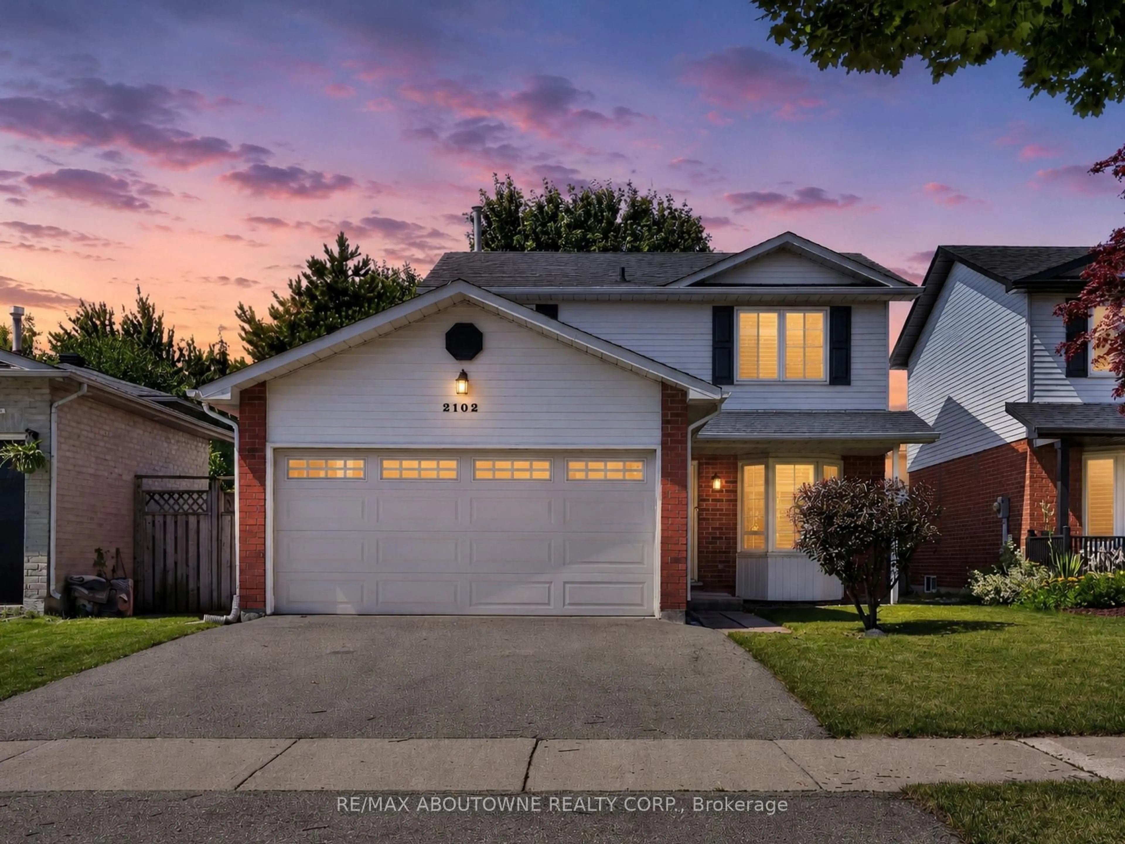 Home with brick exterior material, street for 2102 Salma Cres, Burlington Ontario L7M 3T1