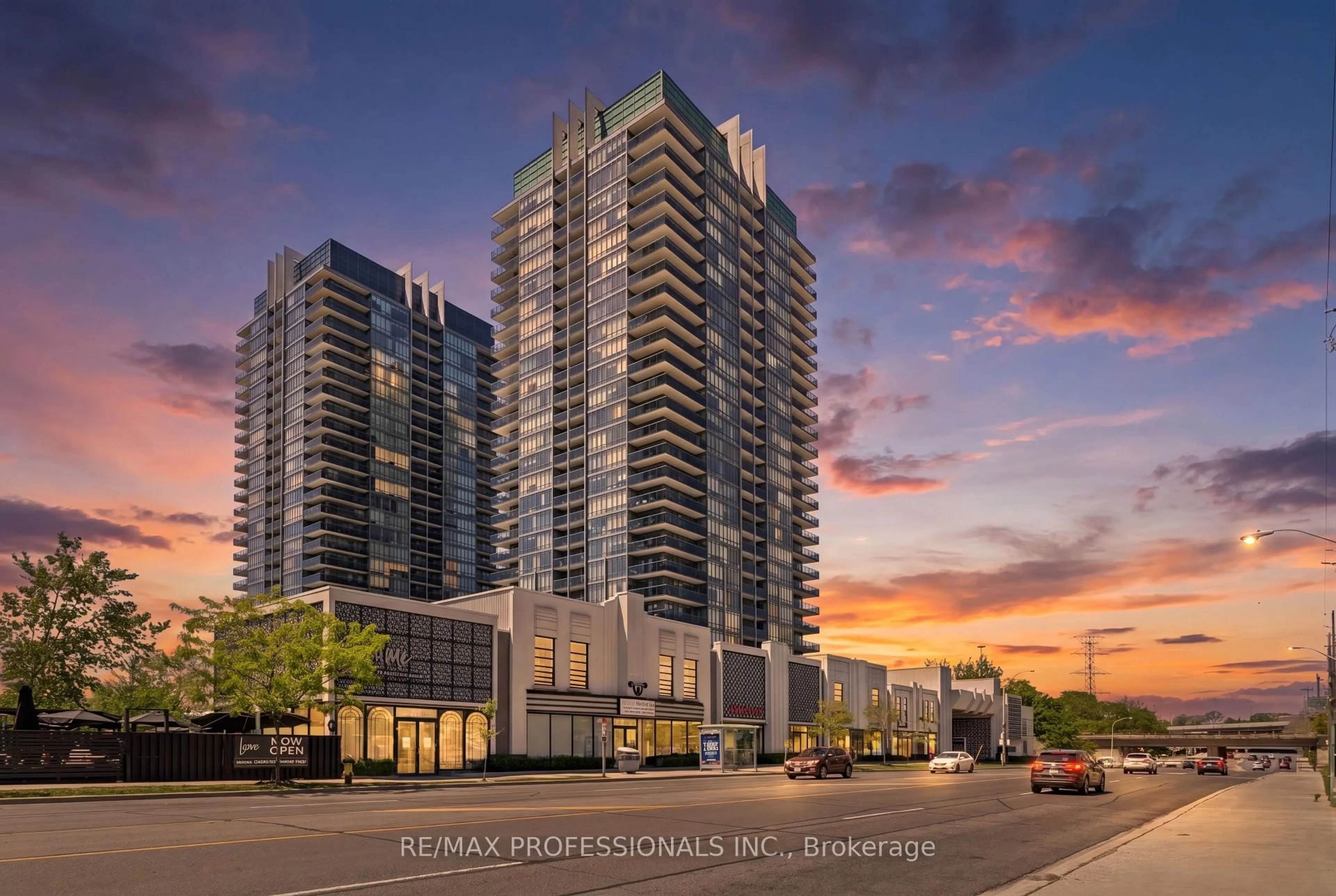 A pic from outside/outdoor area/front of a property/back of a property/a pic from drone, building for 88 Park Lawn Rd #2108, Toronto Ontario M8Y 0B5