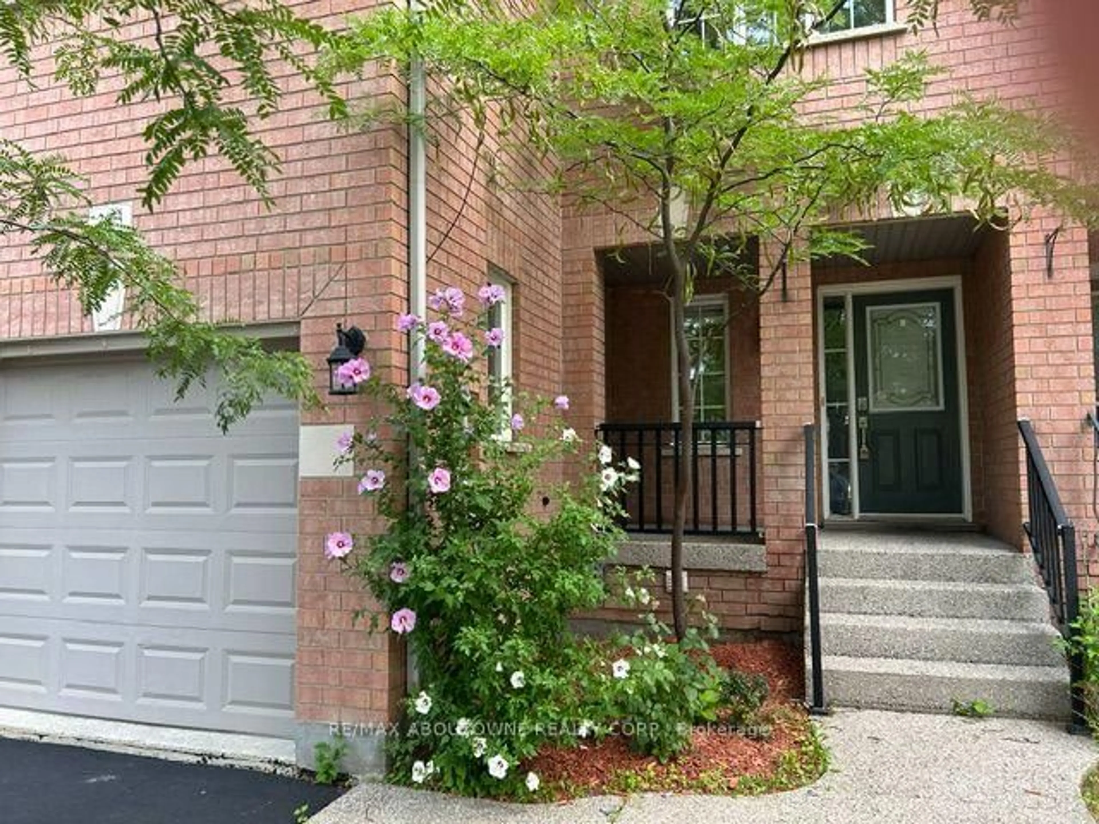 Indoor entryway for 2473 Lazio Lane, Oakville Ontario L6M 4P7