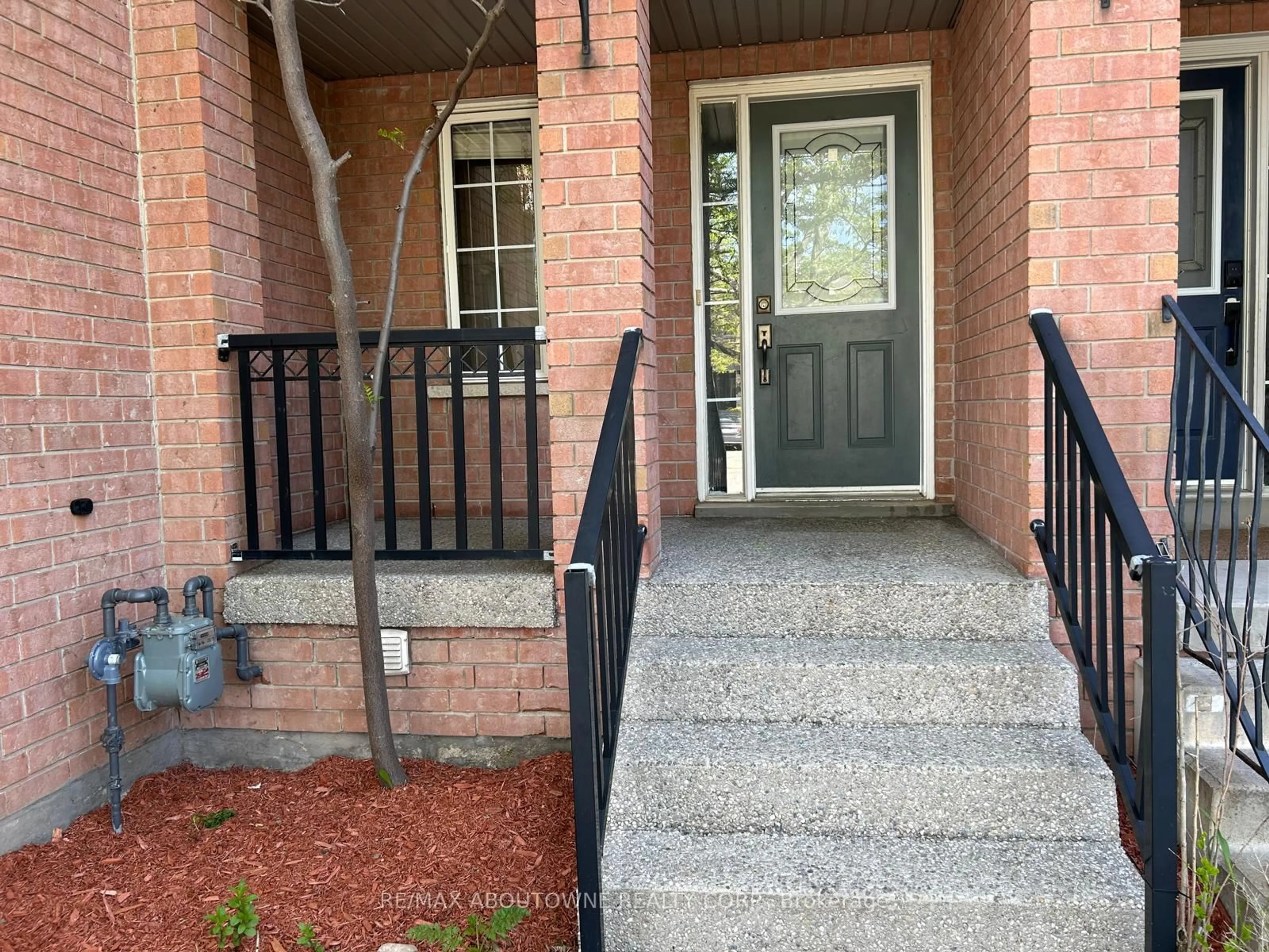 Indoor entryway for 2473 Lazio Lane, Oakville Ontario L6M 4P7